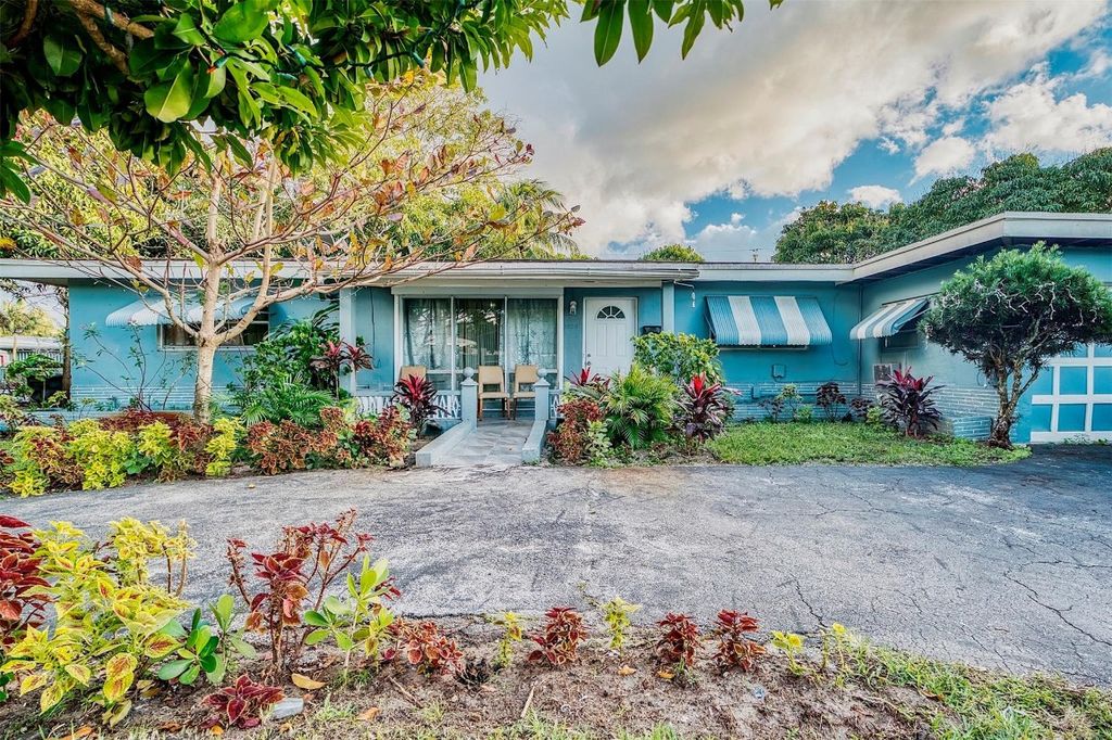 Photo of 3820 SW 10th Court, Fort Lauderdale, FL 33312 (MLS # F10546209)