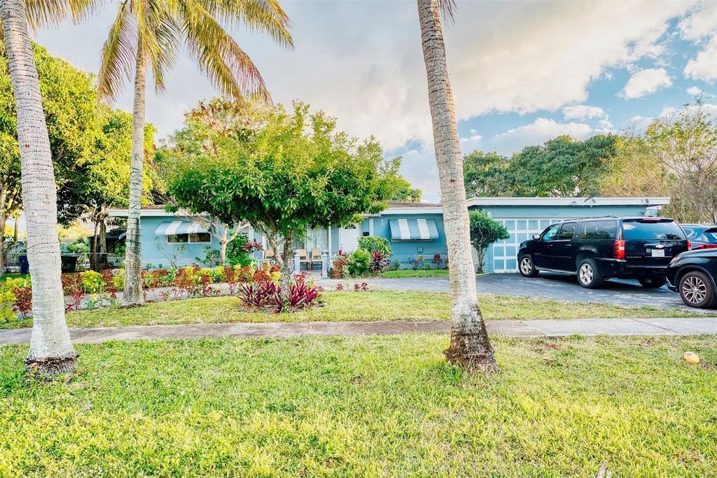 Photo of 3820 SW 10th Court, Fort Lauderdale, FL 33312 (MLS # F10546209)