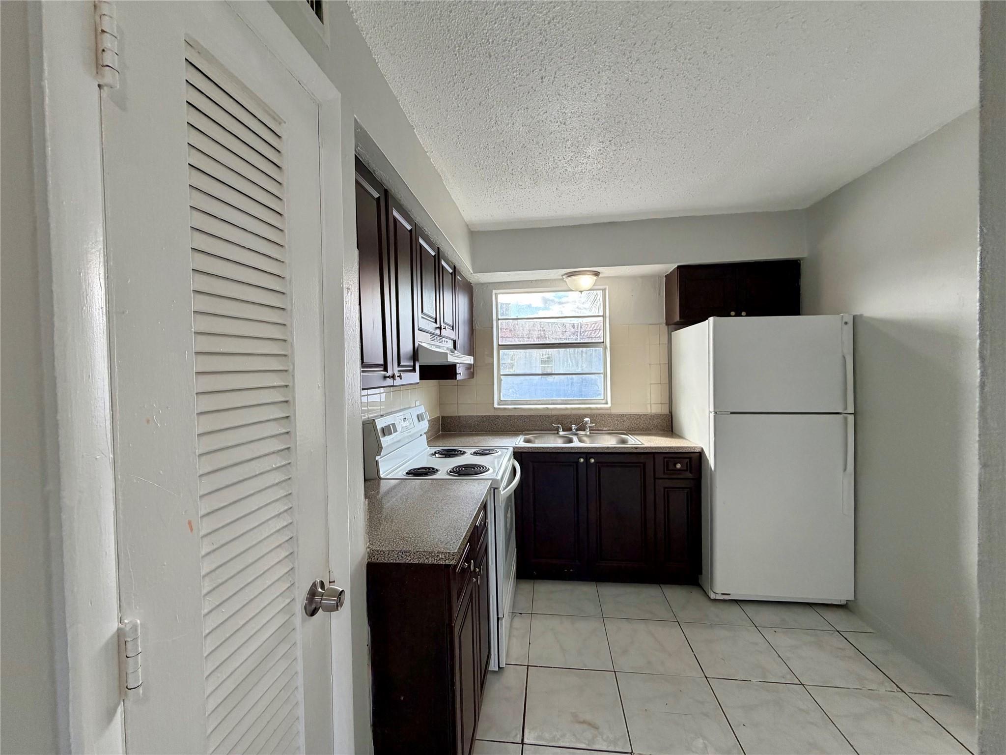 Fairview Amd 10-25 B - Residential Lease