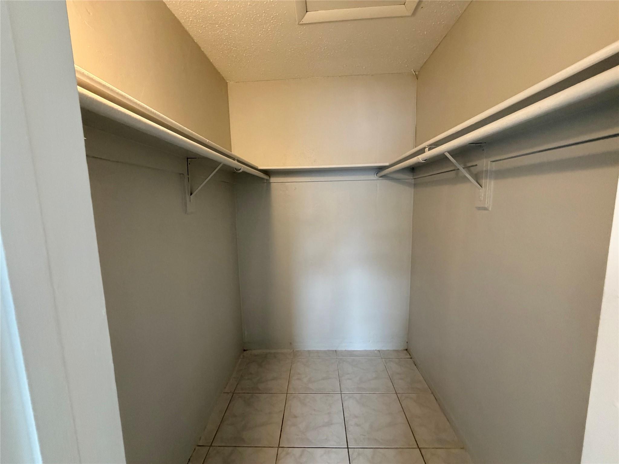 Fairview Amd 10-25 B - Residential Lease