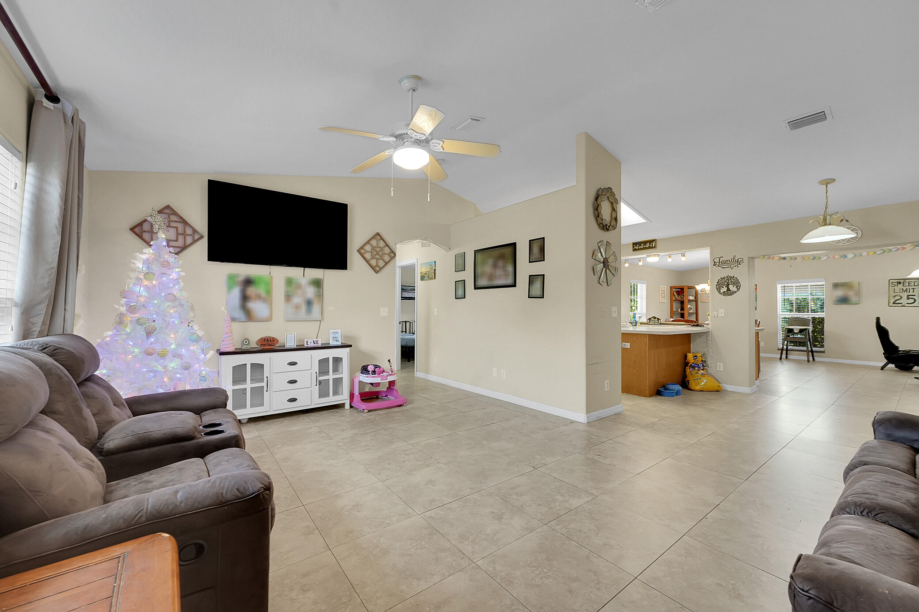 VERO LAKE ESTATES UNIT M - Residential