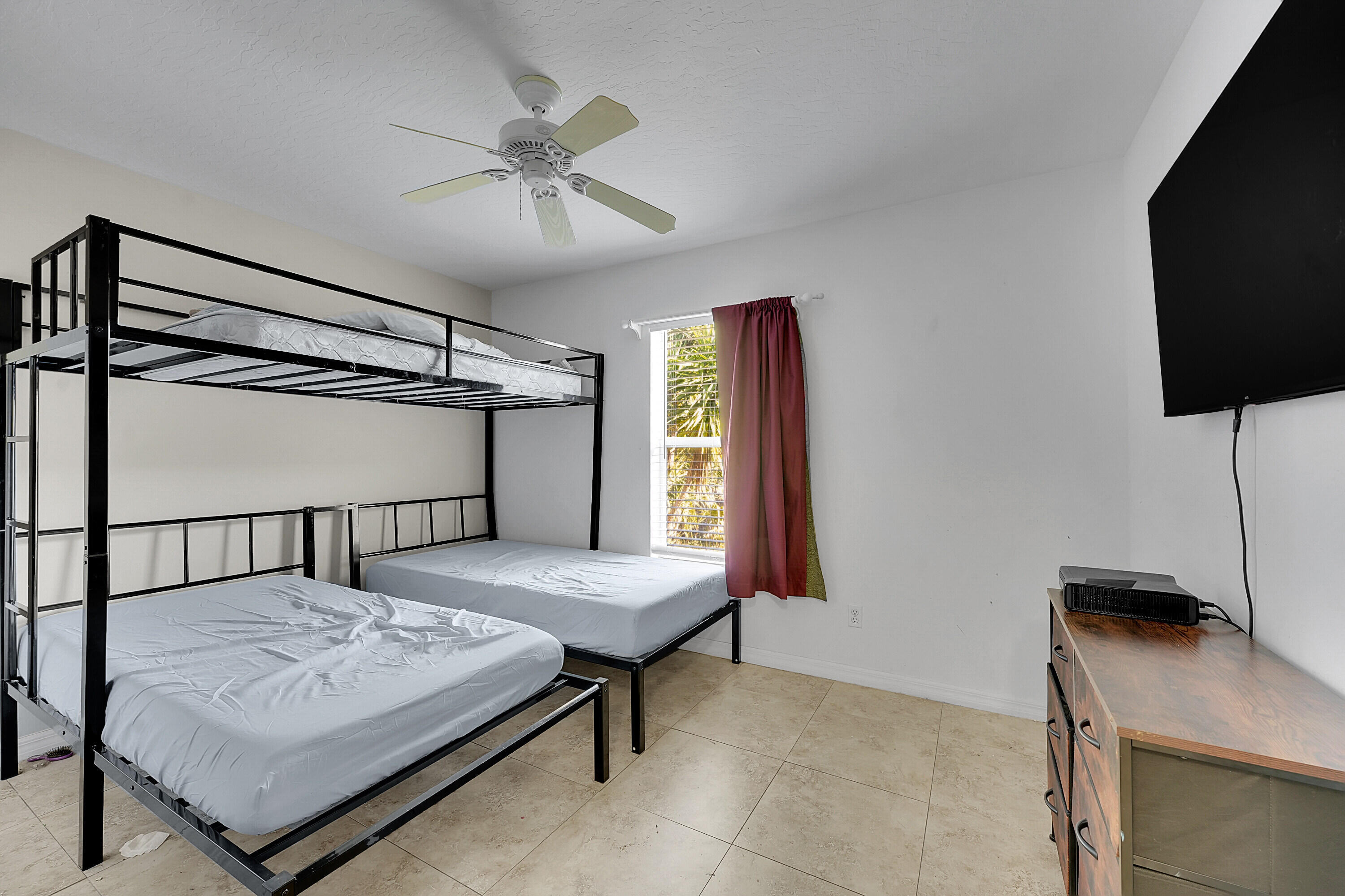 VERO LAKE ESTATES UNIT M - Residential
