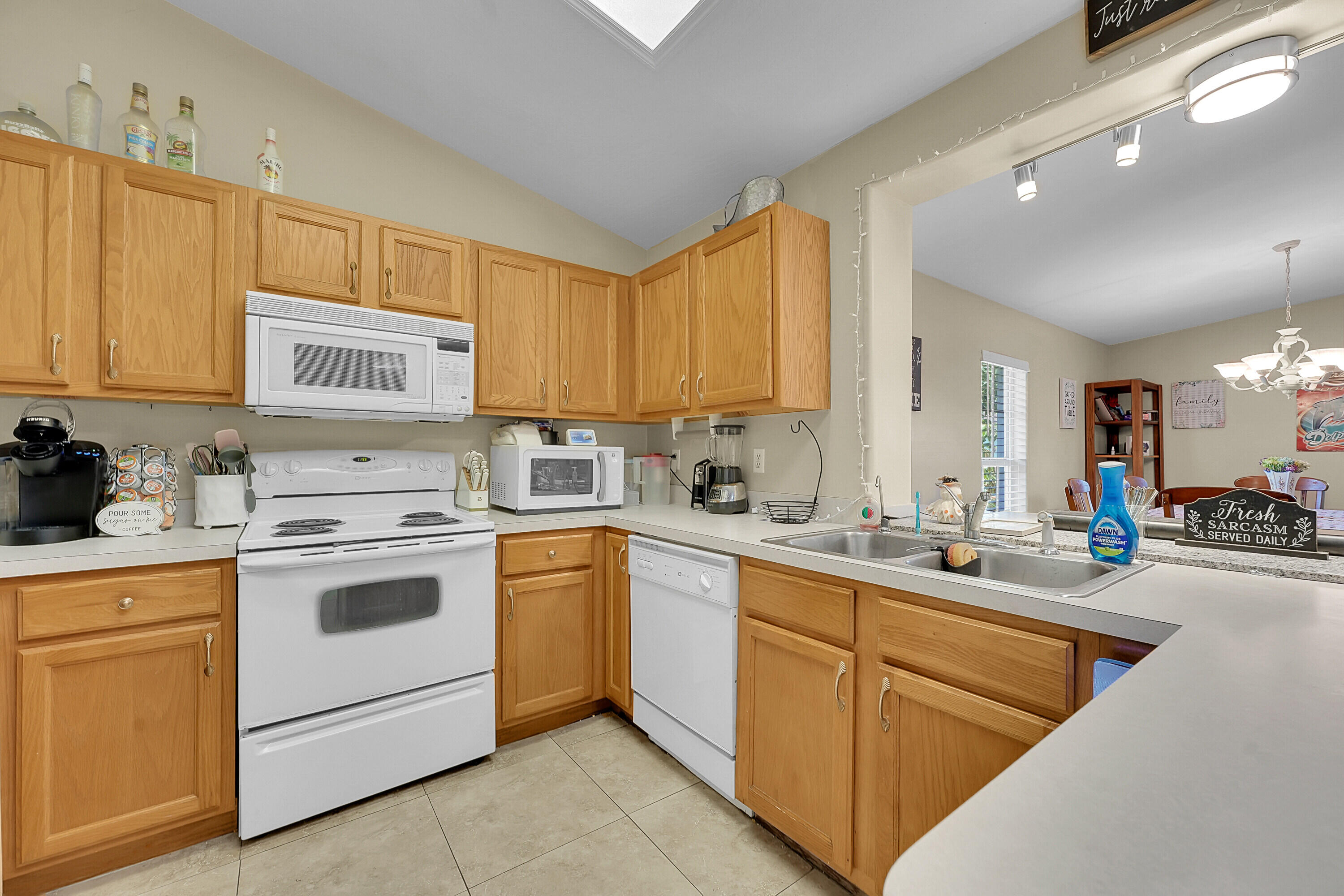 VERO LAKE ESTATES UNIT M - Residential