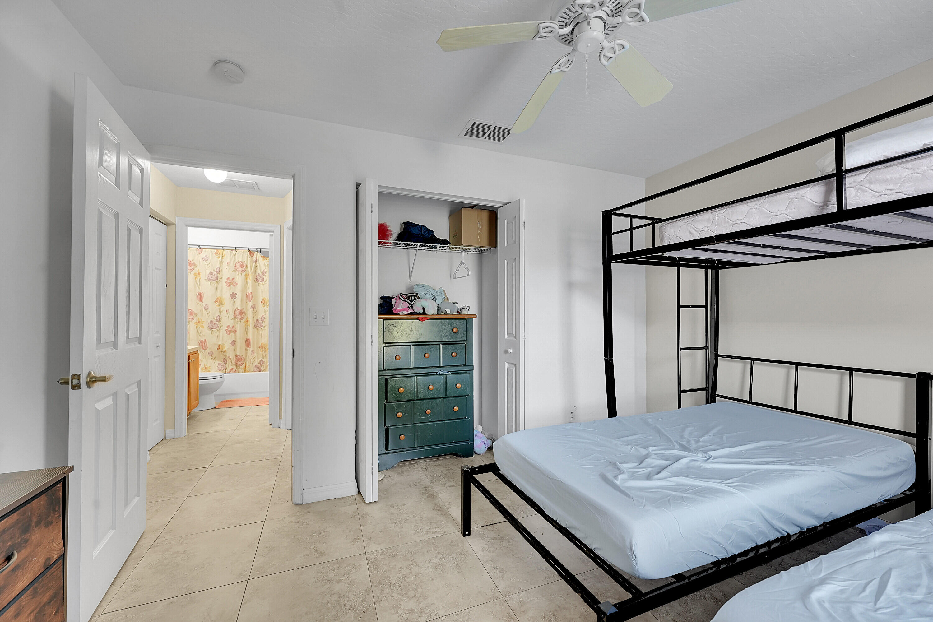 VERO LAKE ESTATES UNIT M - Residential