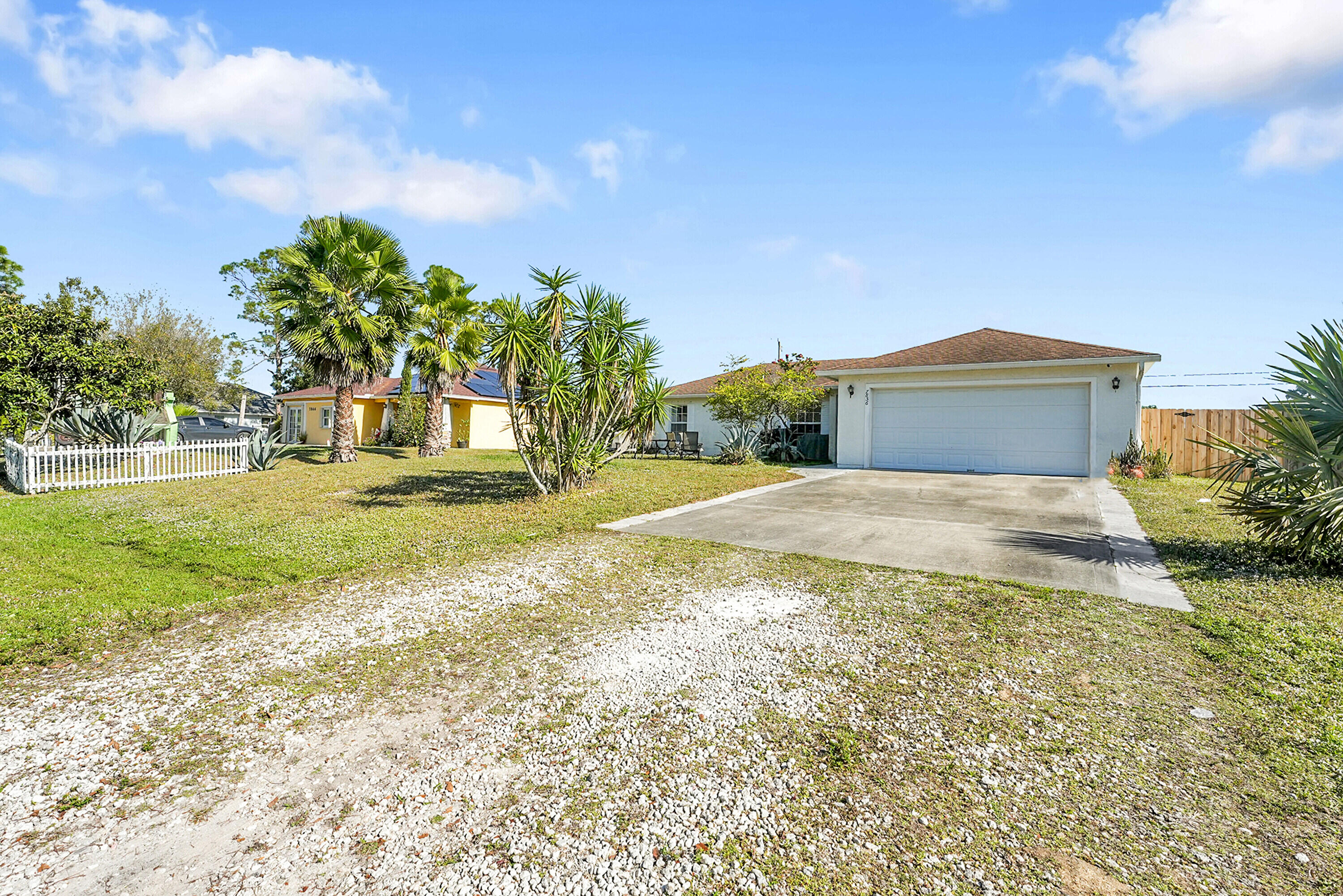 VERO LAKE ESTATES UNIT M - Residential