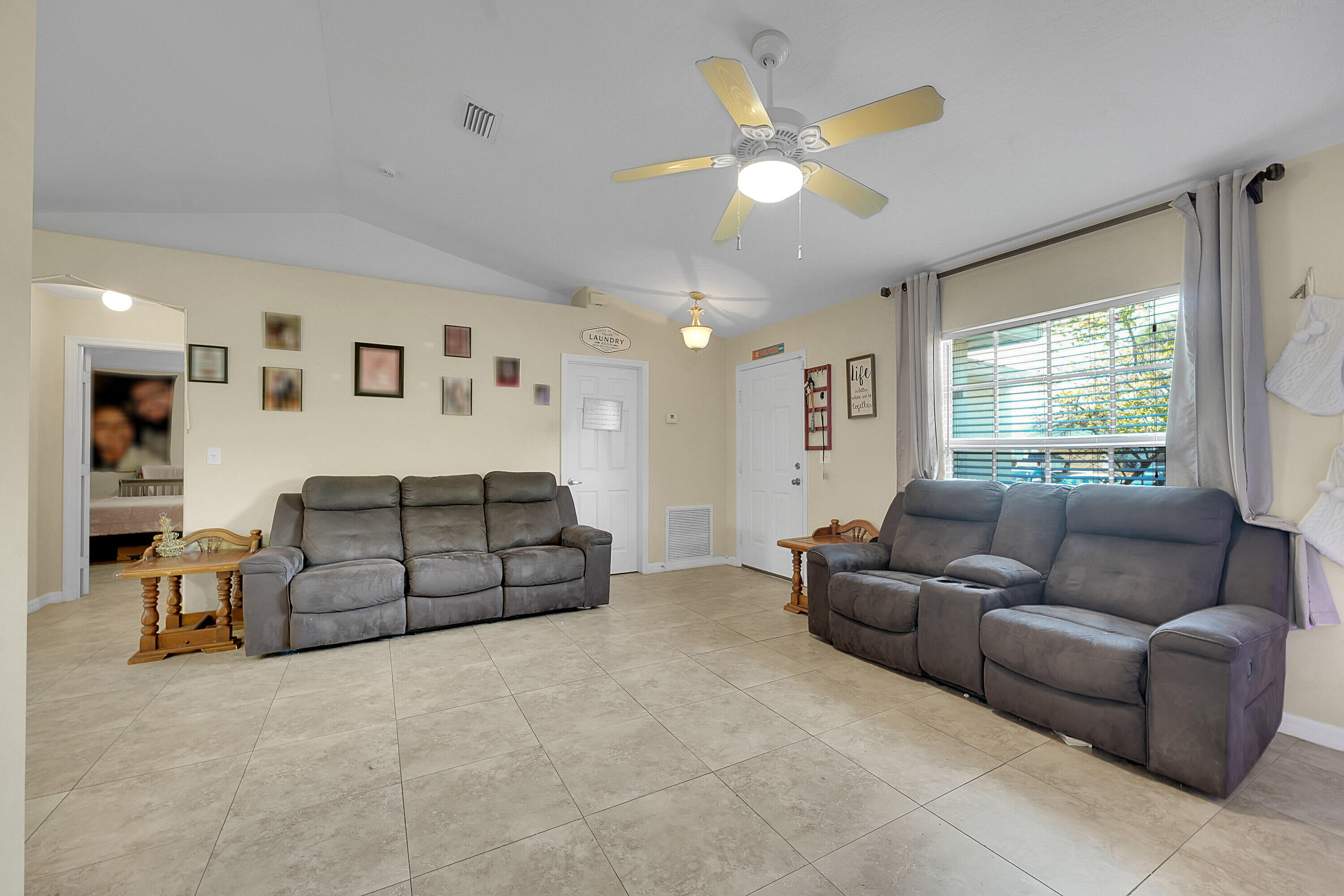 VERO LAKE ESTATES UNIT M - Residential