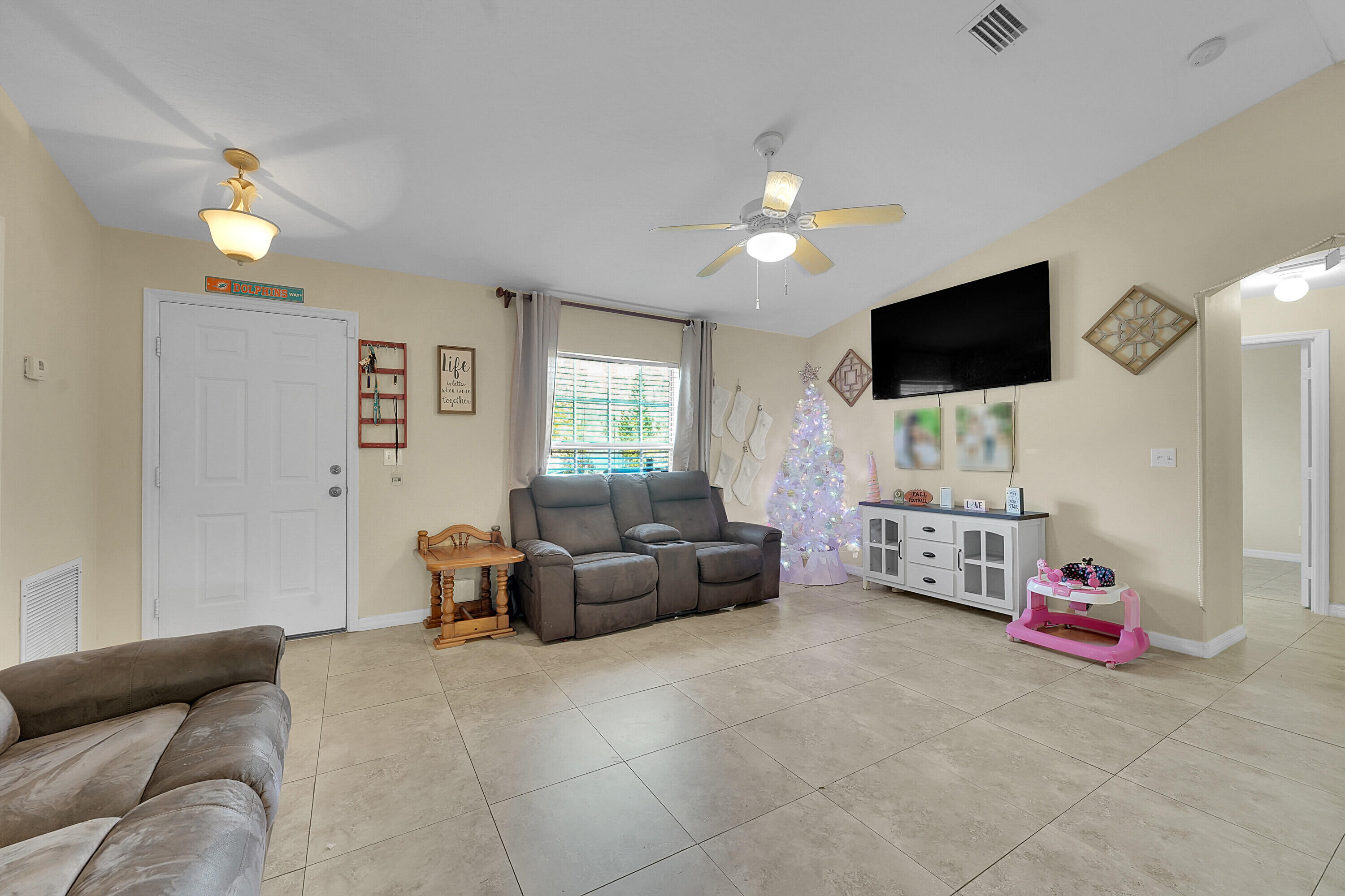 VERO LAKE ESTATES UNIT M - Residential