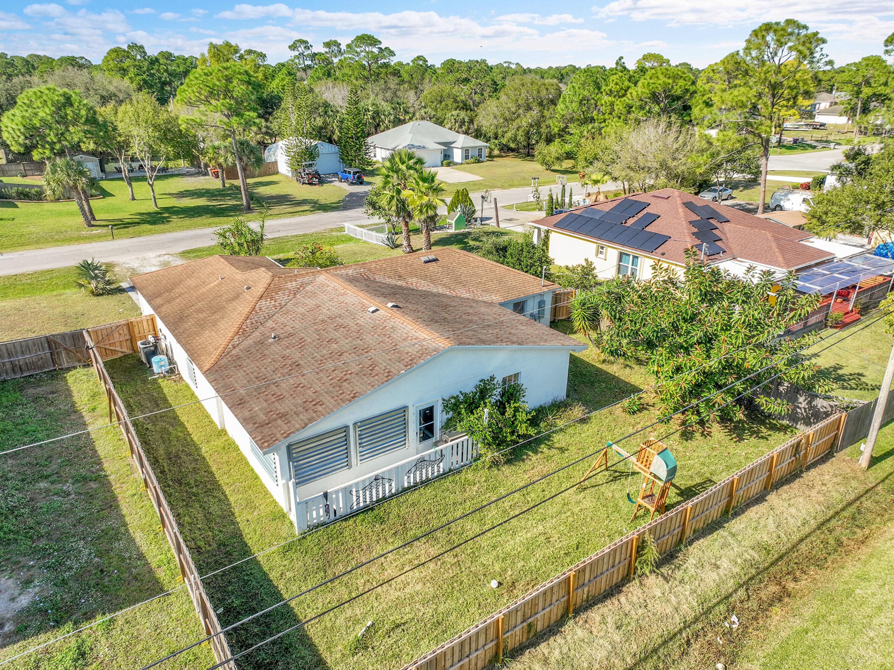 VERO LAKE ESTATES UNIT M - Residential