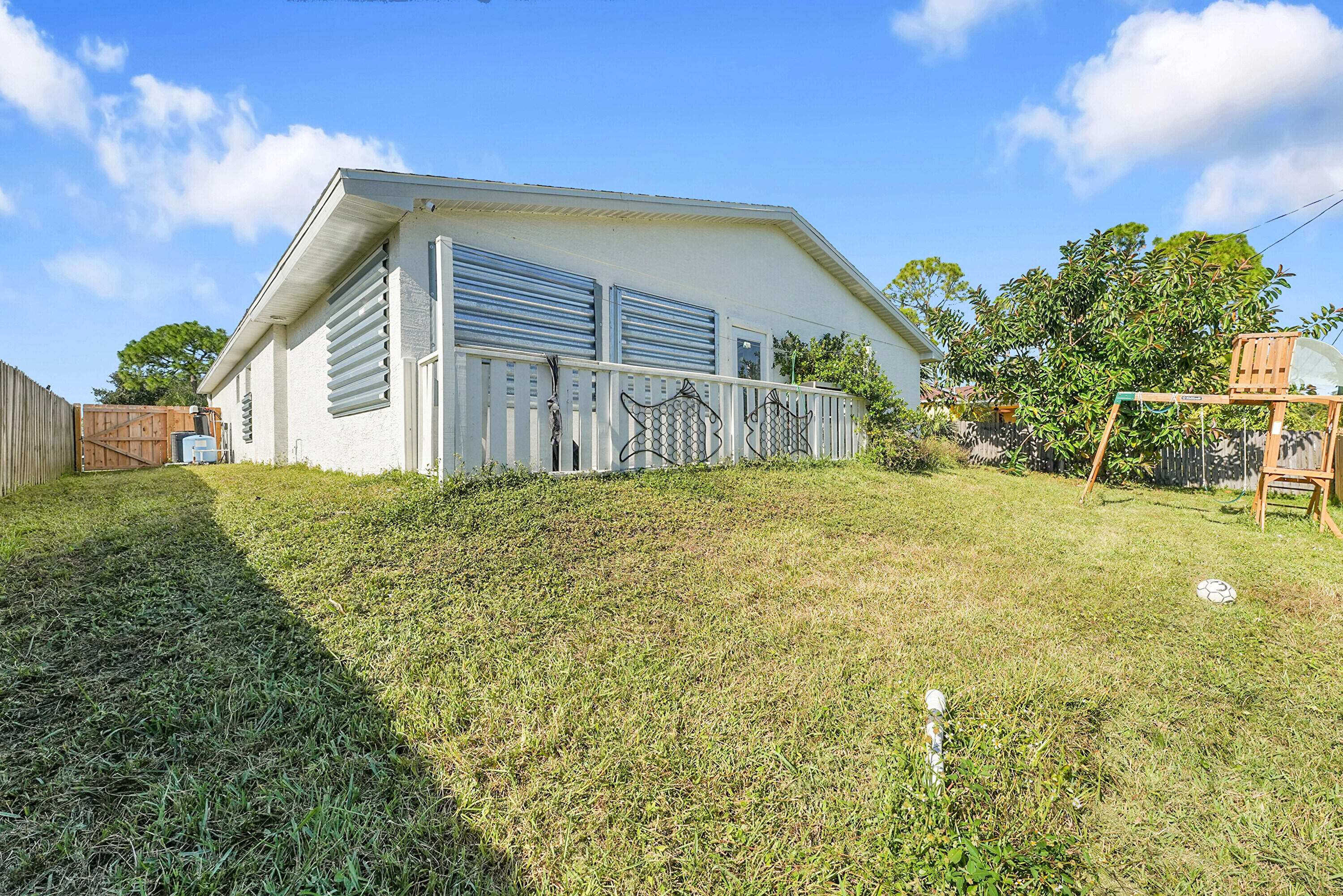 VERO LAKE ESTATES UNIT M - Residential