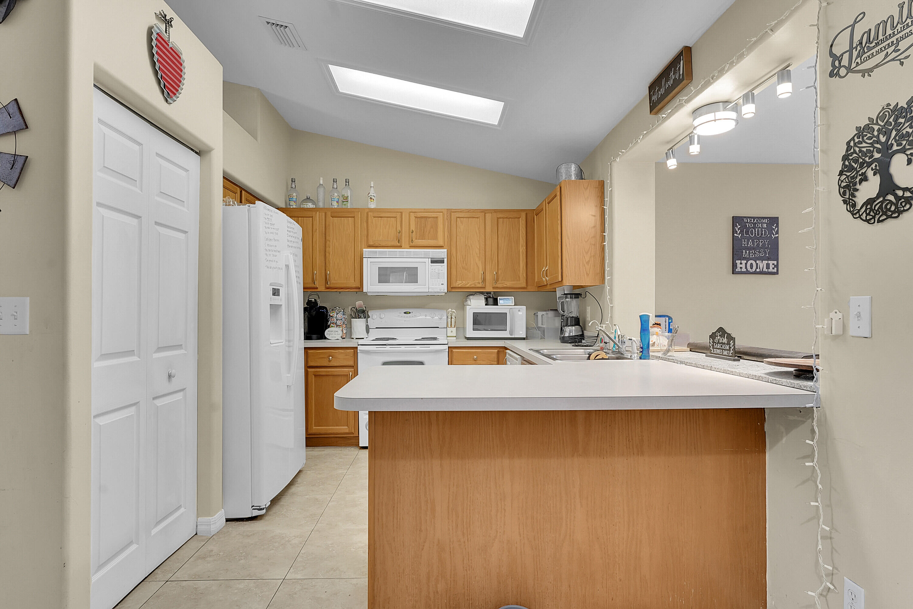 VERO LAKE ESTATES UNIT M - Residential