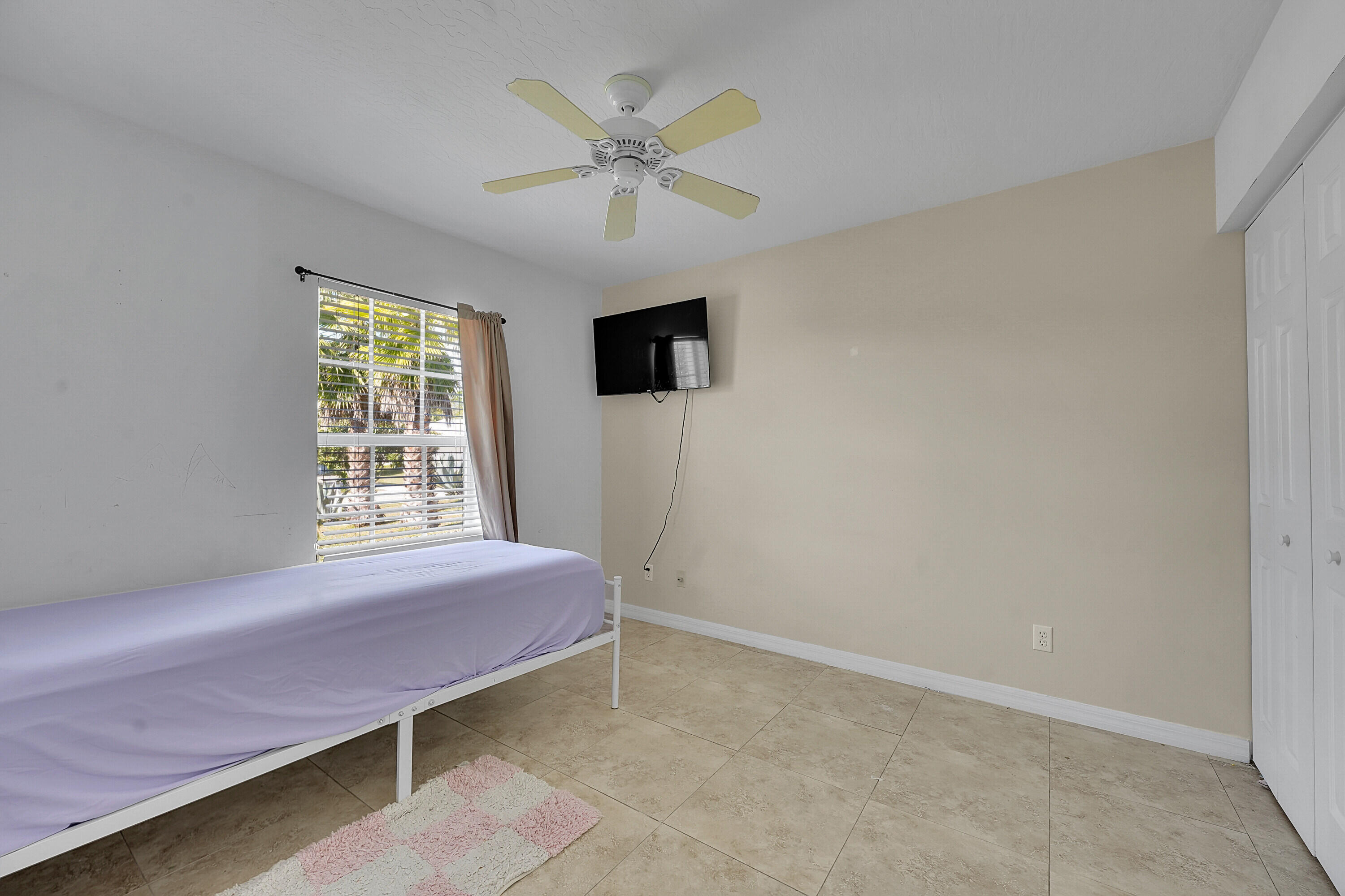 VERO LAKE ESTATES UNIT M - Residential