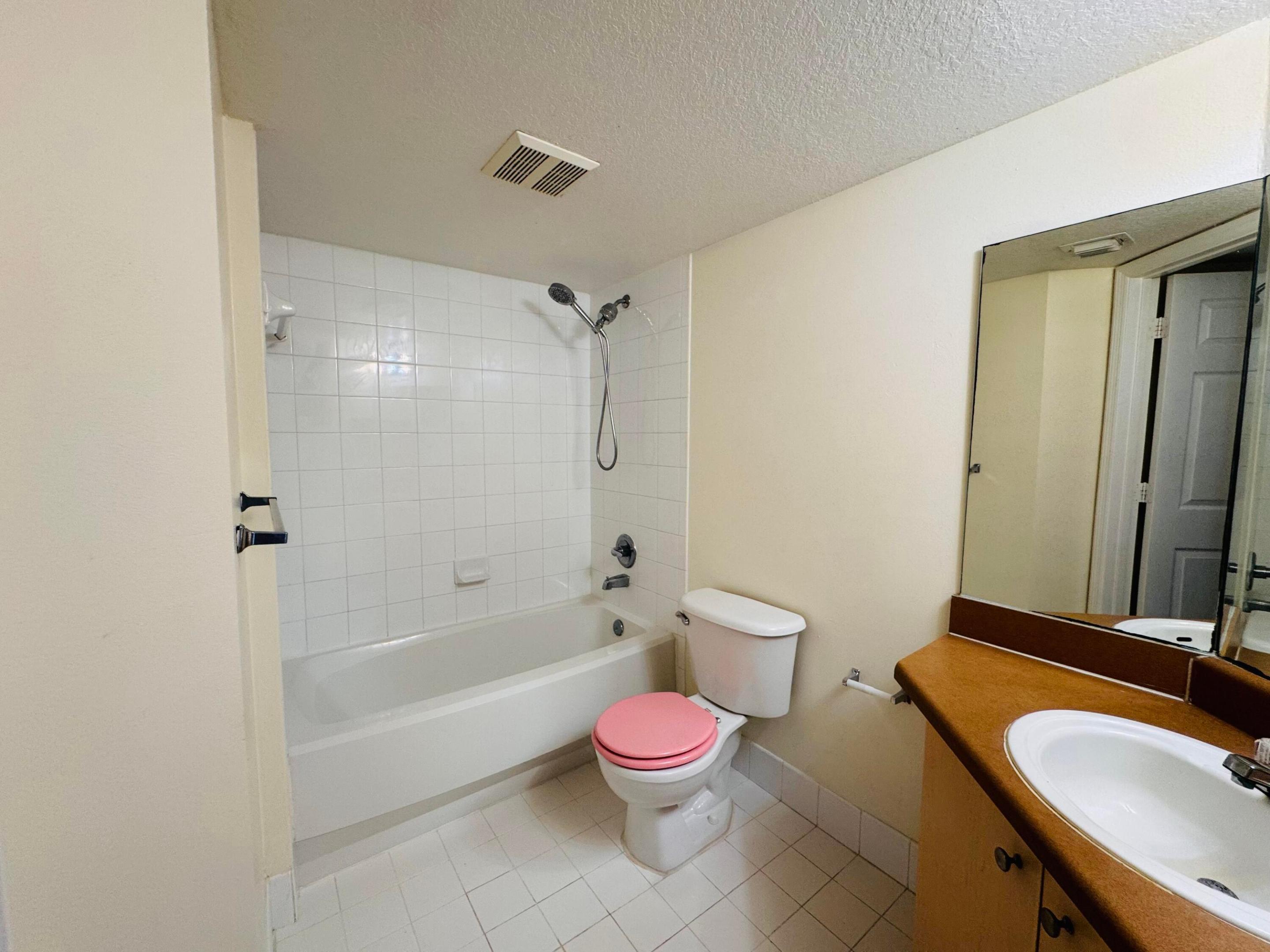 EMERALD ISLE AT LAGUNA LAKES CONDO - Residential Lease