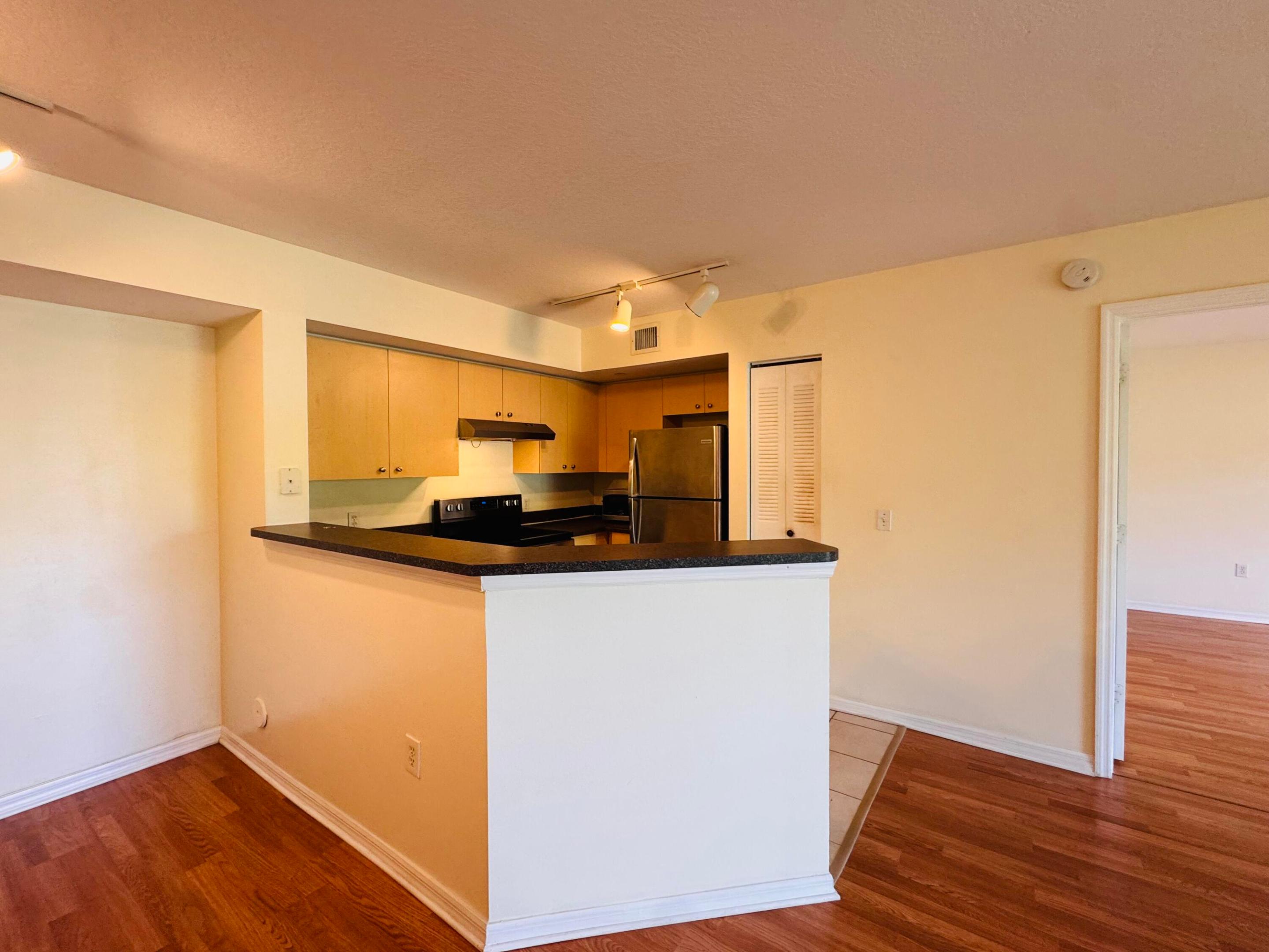 EMERALD ISLE AT LAGUNA LAKES CONDO - Residential Lease