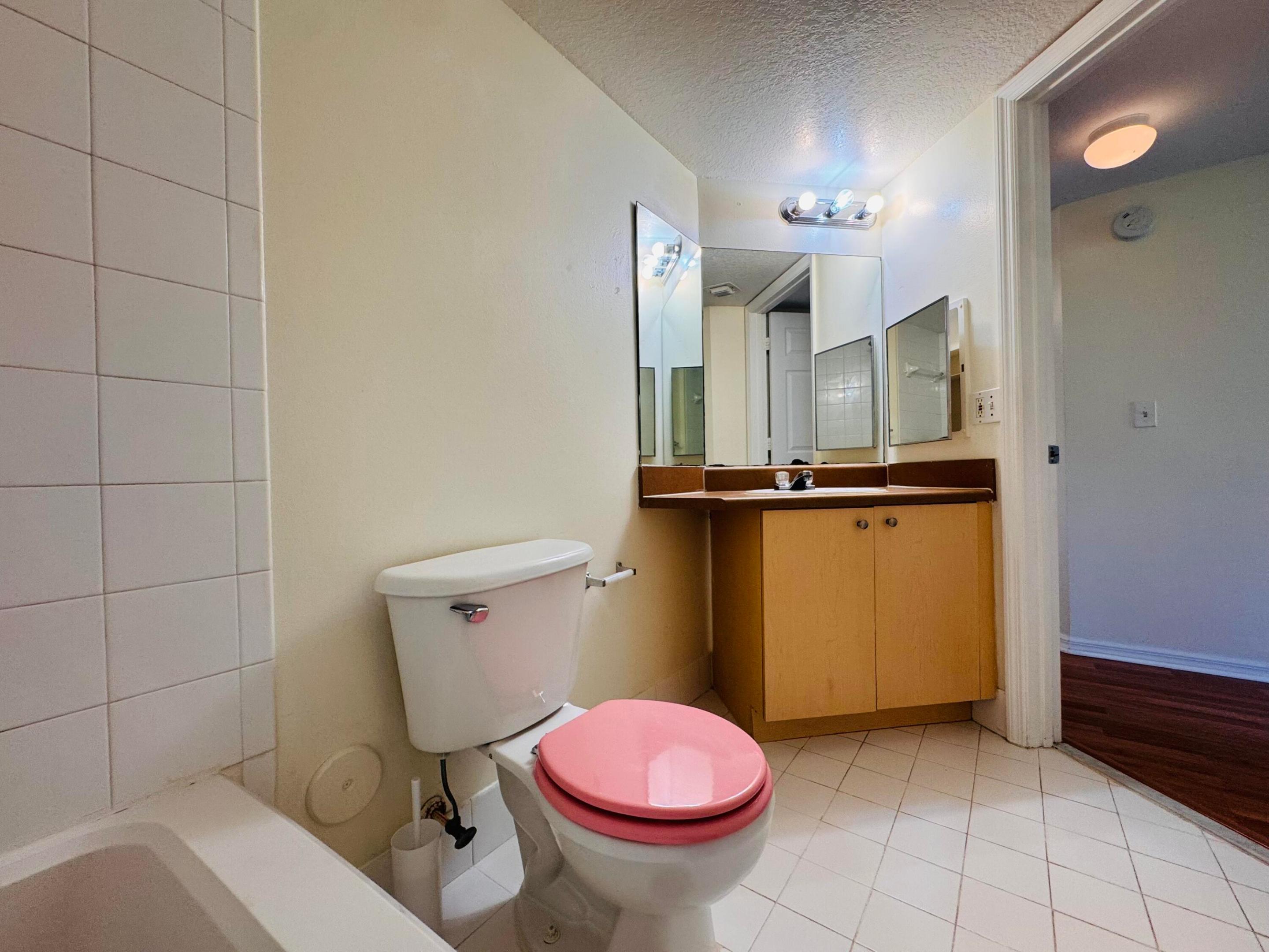 EMERALD ISLE AT LAGUNA LAKES CONDO - Residential Lease