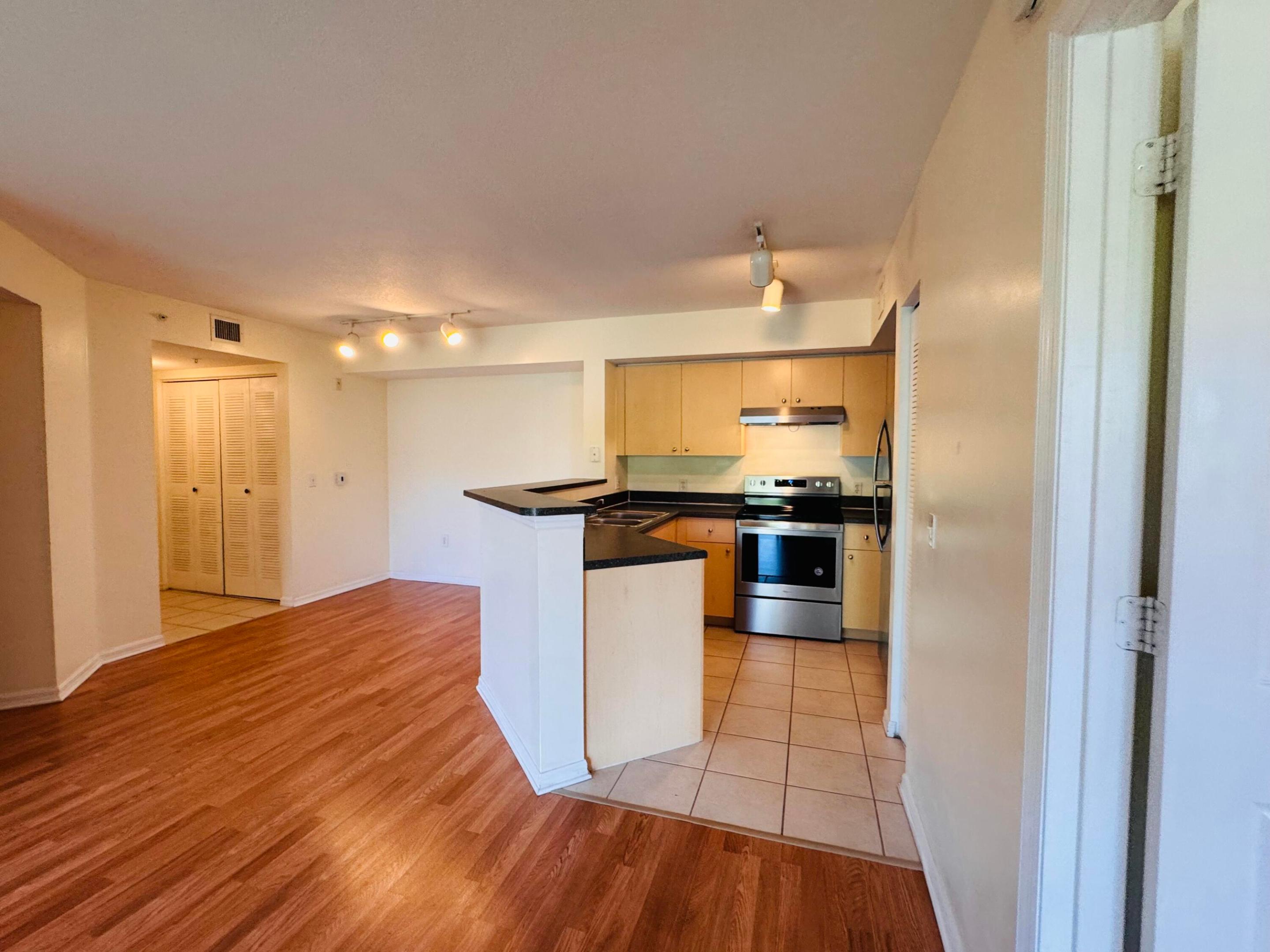EMERALD ISLE AT LAGUNA LAKES CONDO - Residential Lease