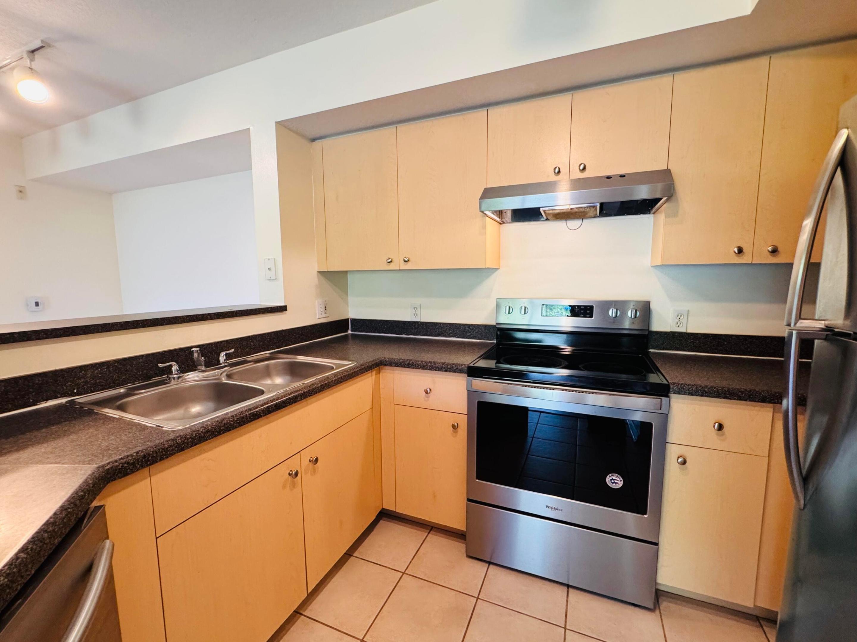 EMERALD ISLE AT LAGUNA LAKES CONDO - Residential Lease