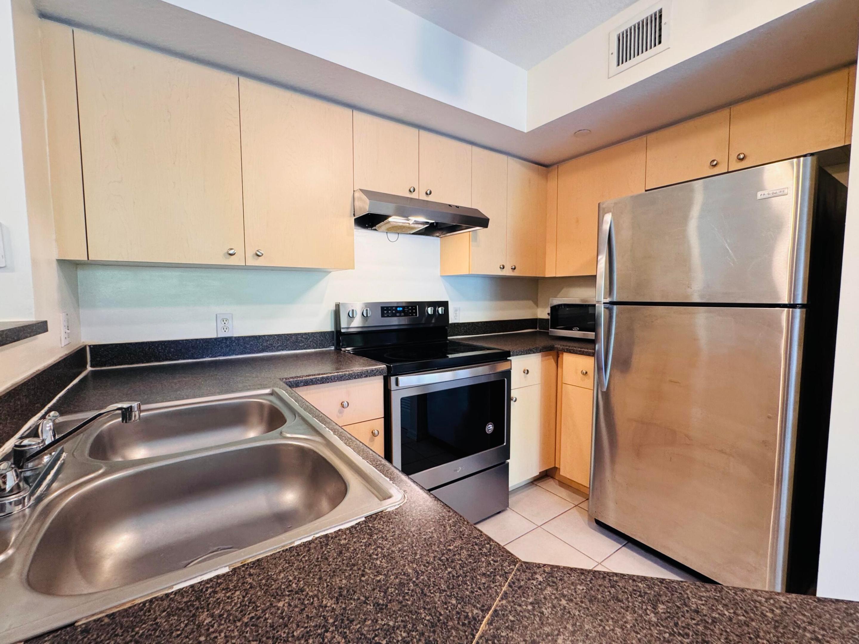 EMERALD ISLE AT LAGUNA LAKES CONDO - Residential Lease