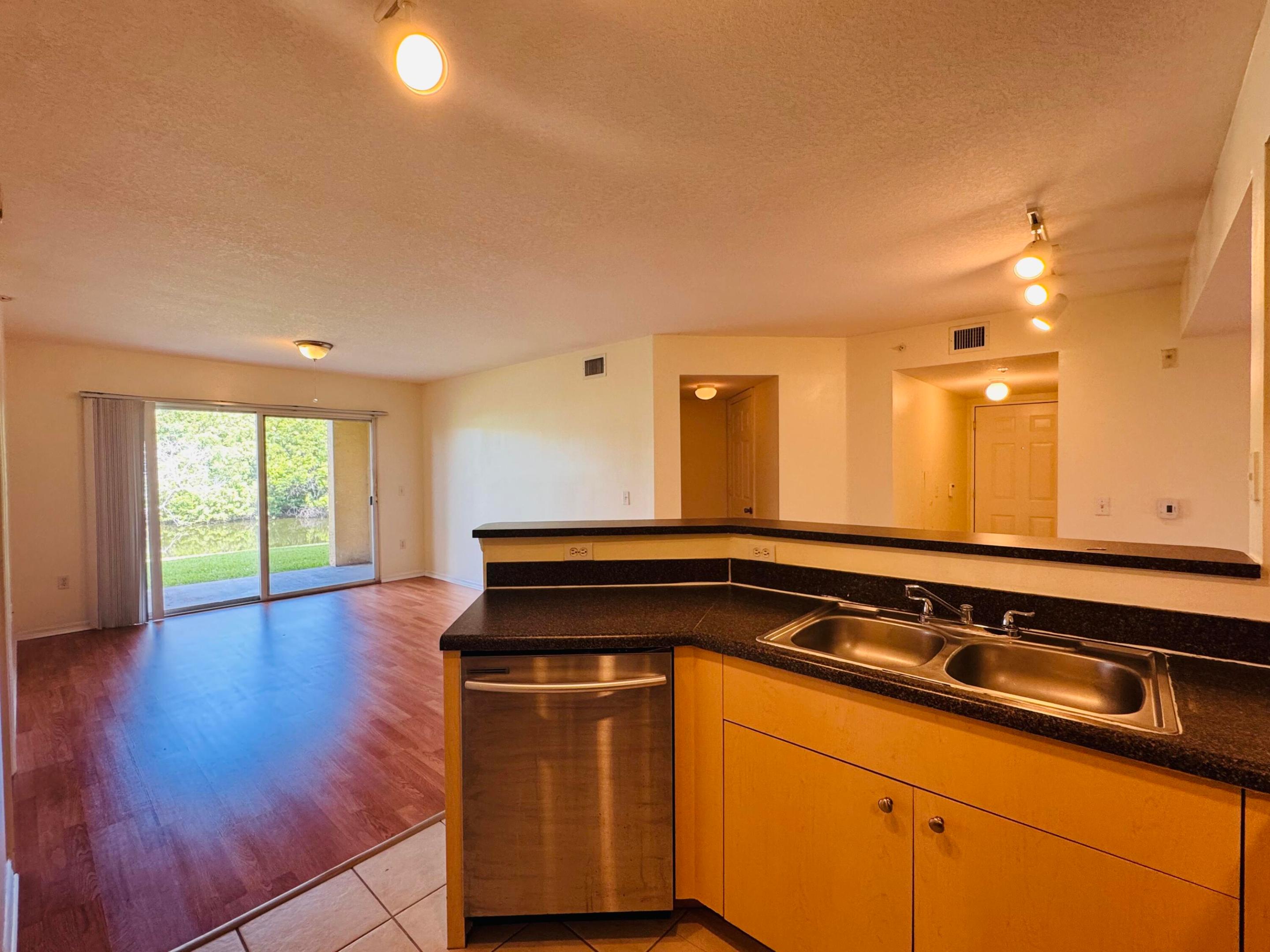 EMERALD ISLE AT LAGUNA LAKES CONDO - Residential Lease