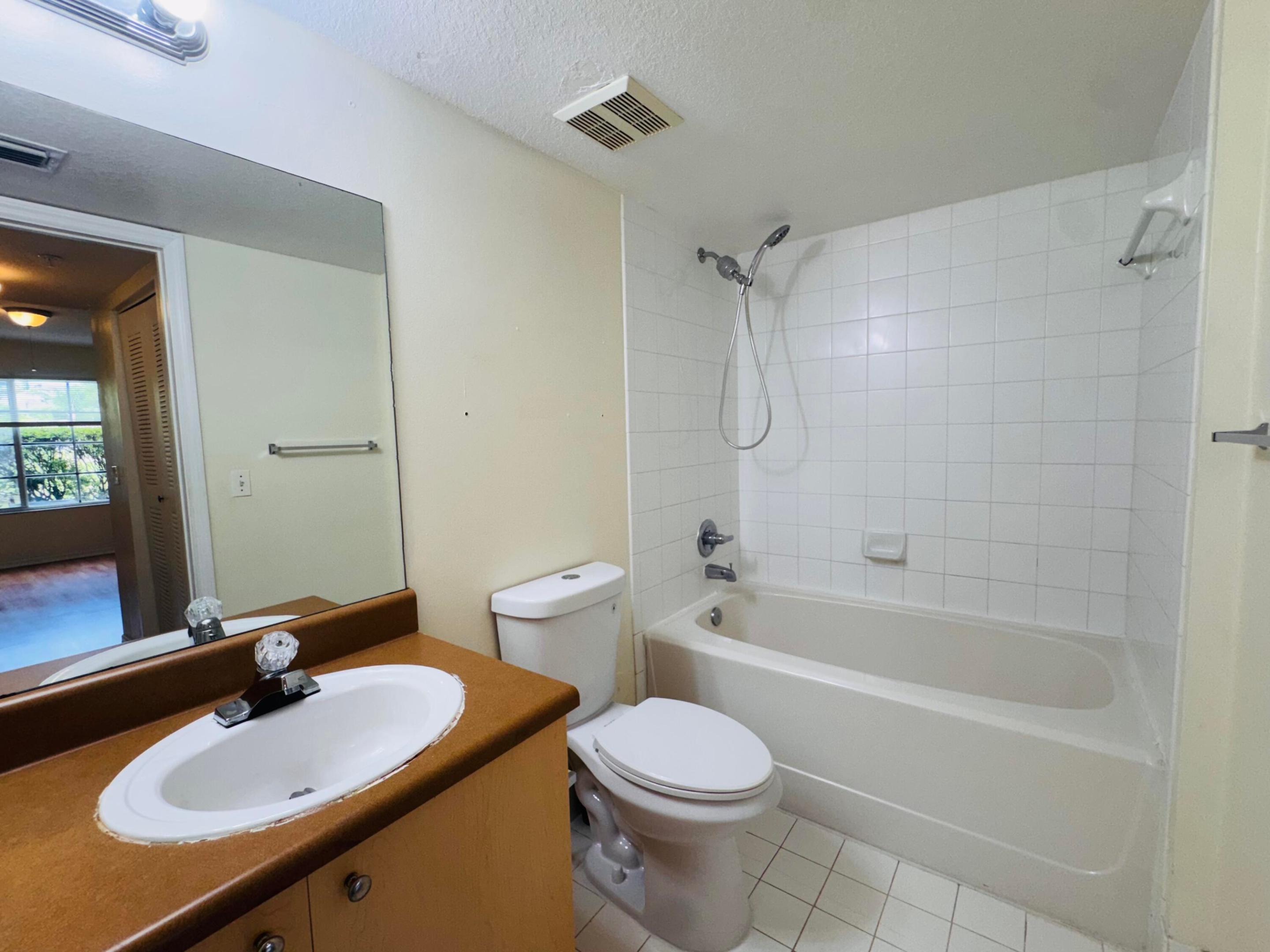 EMERALD ISLE AT LAGUNA LAKES CONDO - Residential Lease