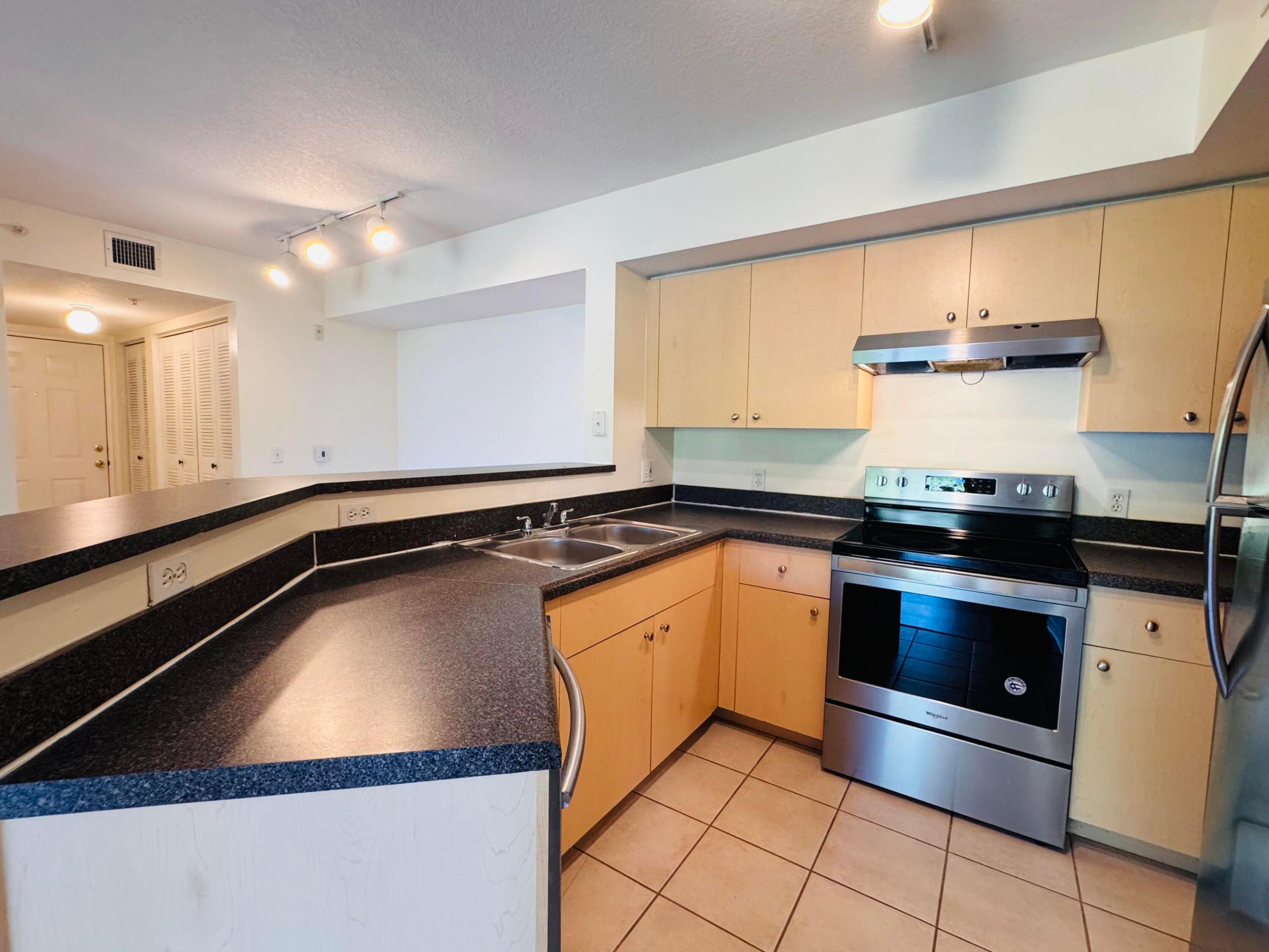 EMERALD ISLE AT LAGUNA LAKES CONDO - Residential Lease