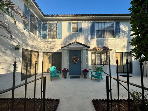 386 Prestwick Circle 3 Palm Beach Gardens FL 33418