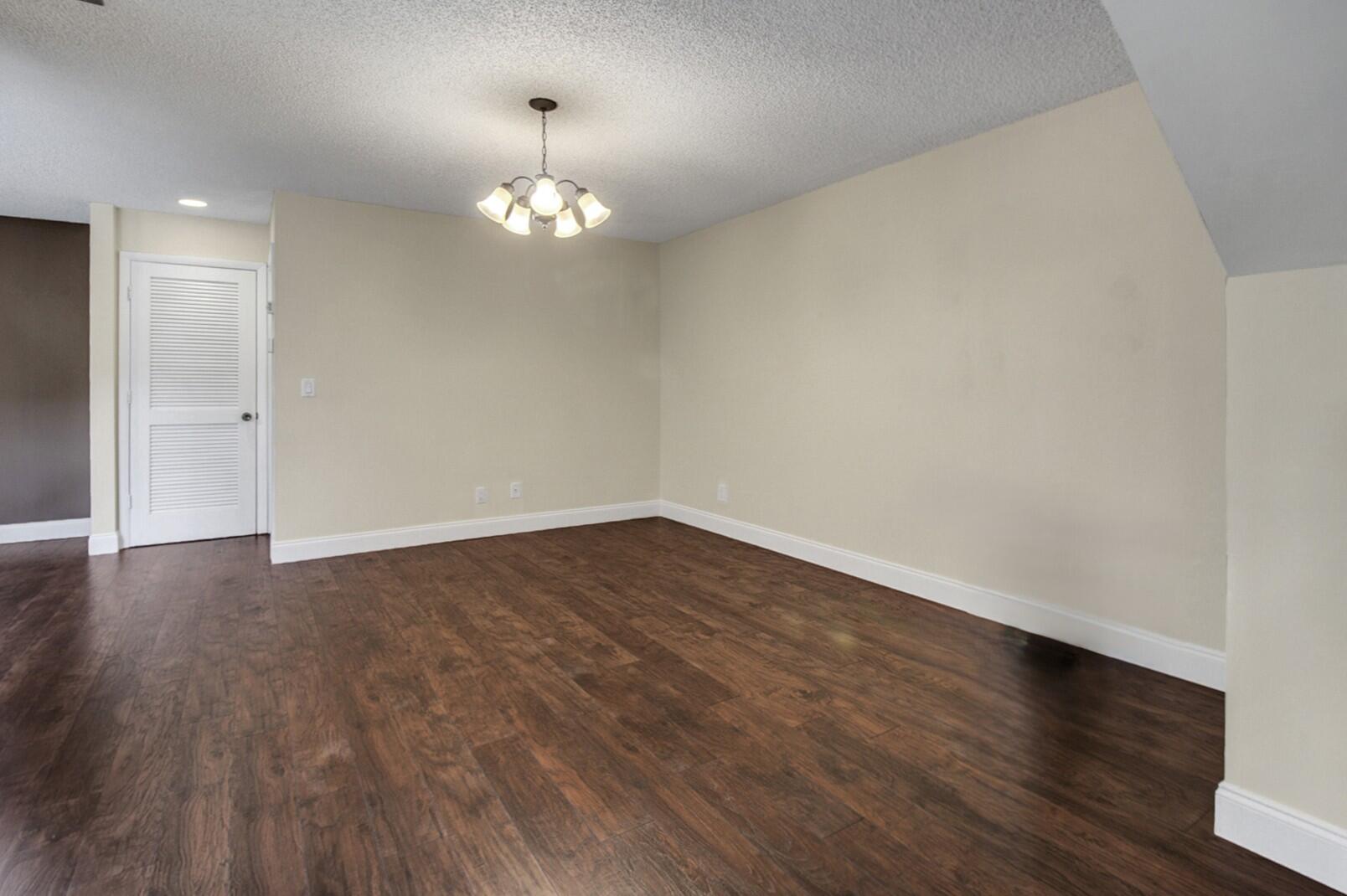 386 Prestwick Circle 3