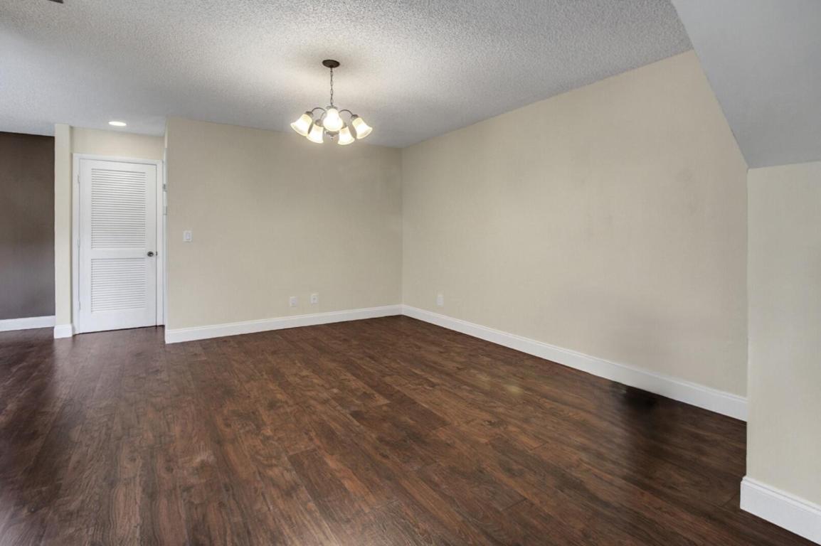 386 Prestwick Circle 3