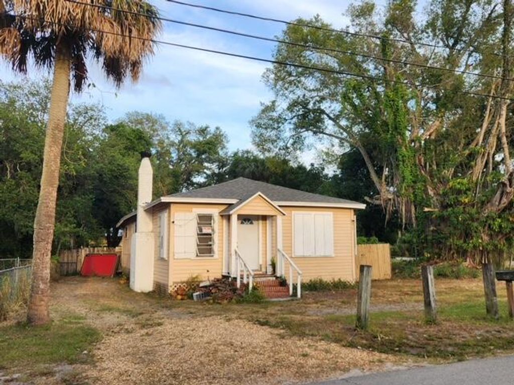 Photo of 304 N 15th Street, Fort Pierce, FL 34950 (MLS # R10979918)