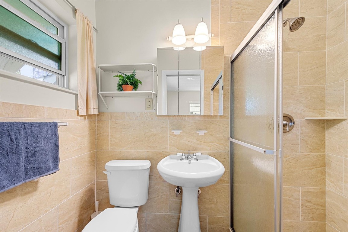 Cresthaven 11 53-41 B - Residential