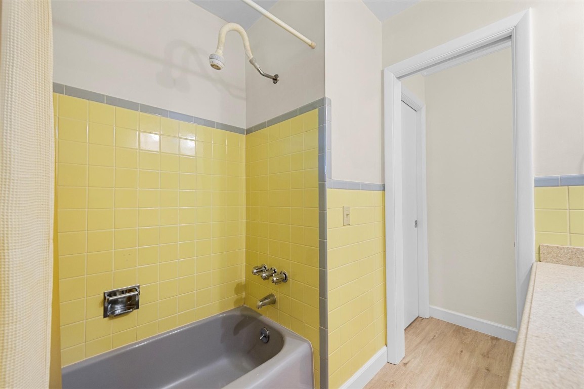 Cresthaven 11 53-41 B - Residential