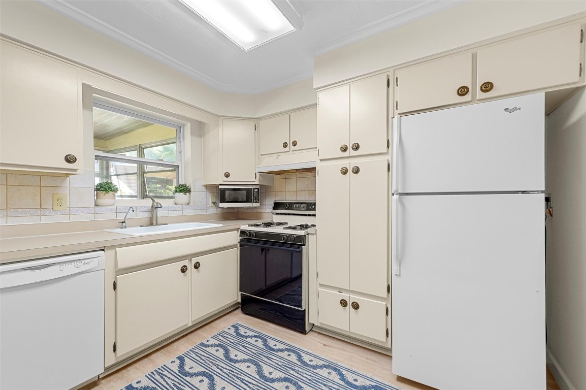 Cresthaven 11 53-41 B - Residential