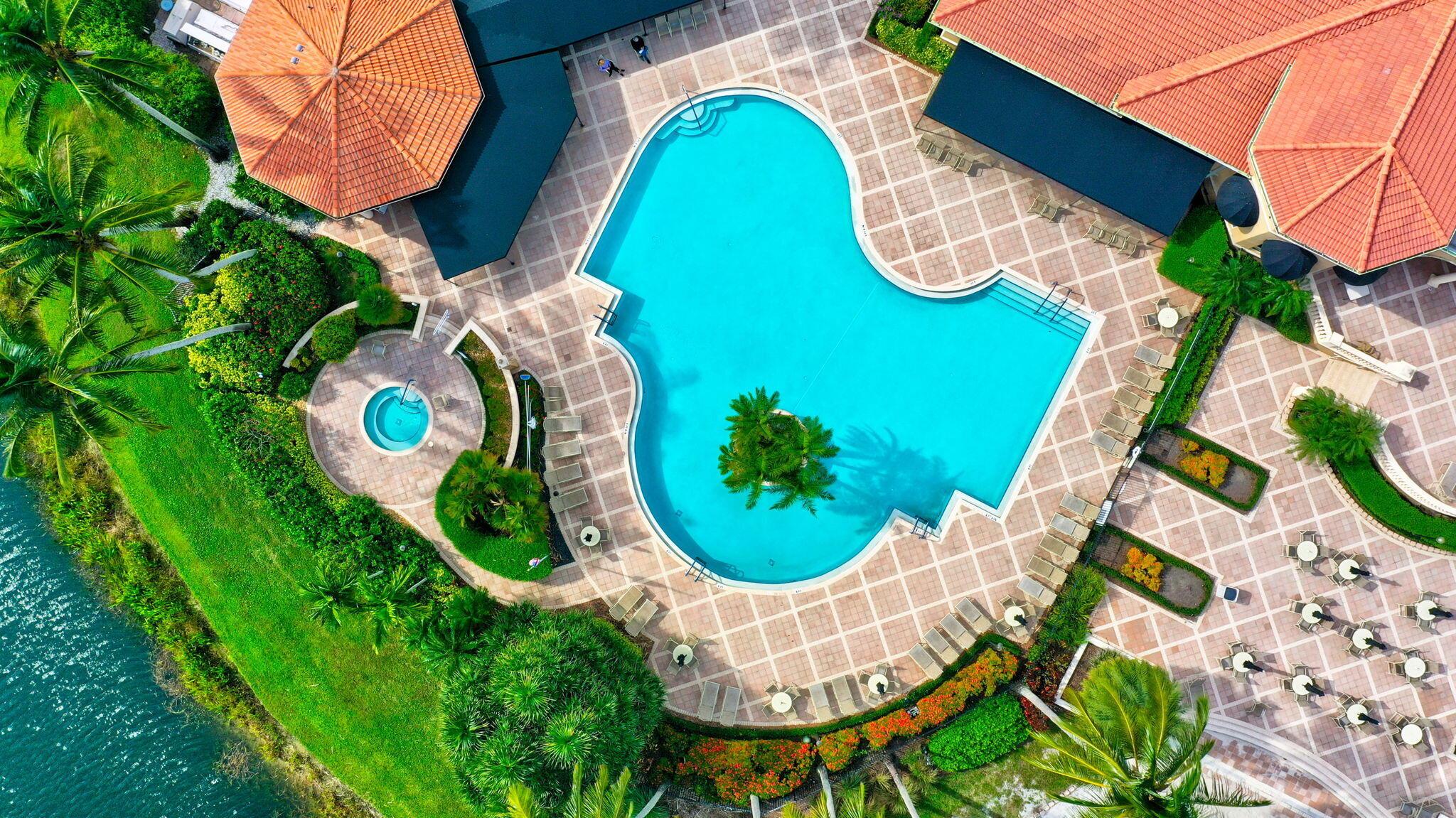 VALENCIA LAKES - Residential