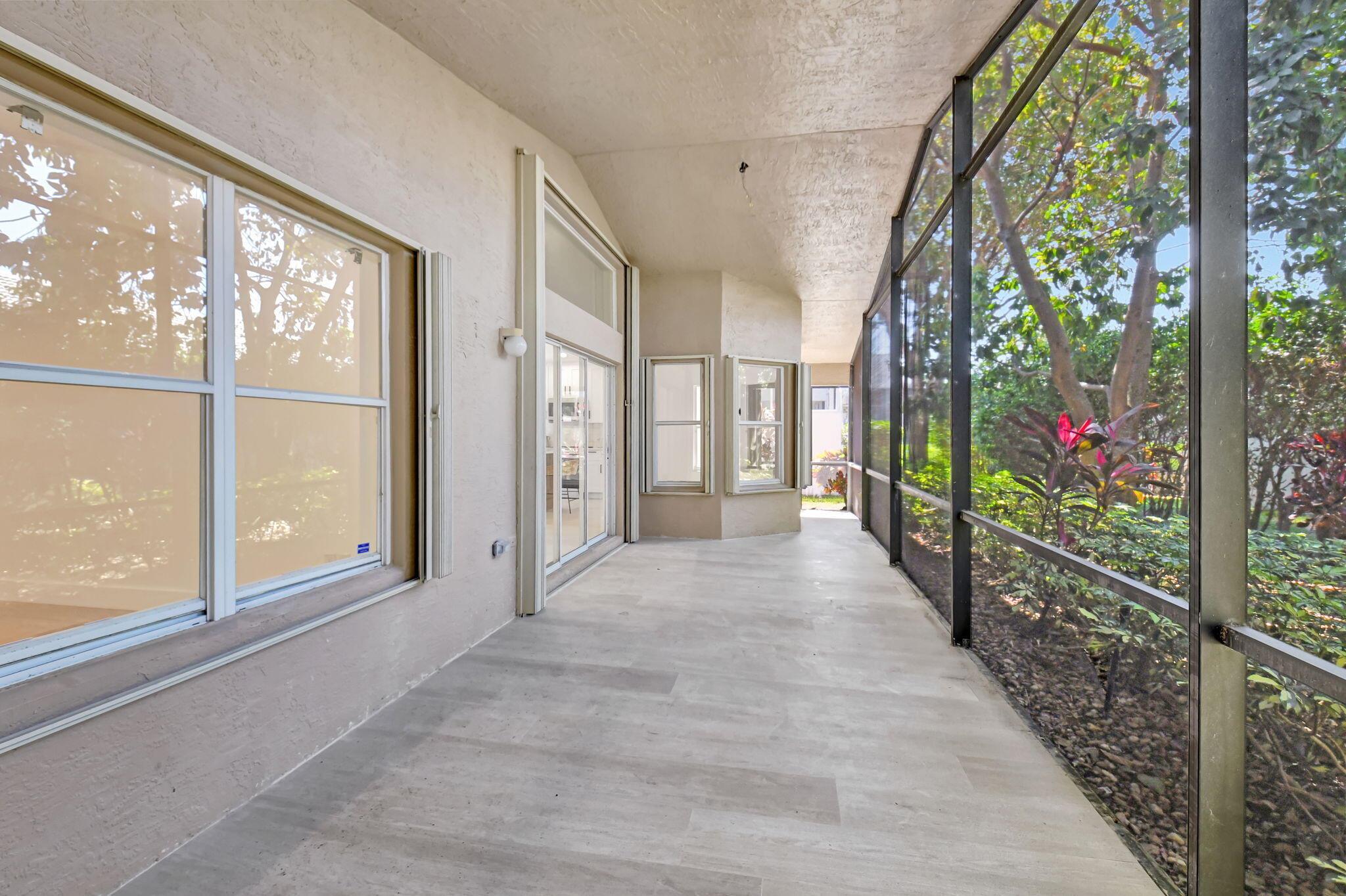 VALENCIA LAKES - Residential