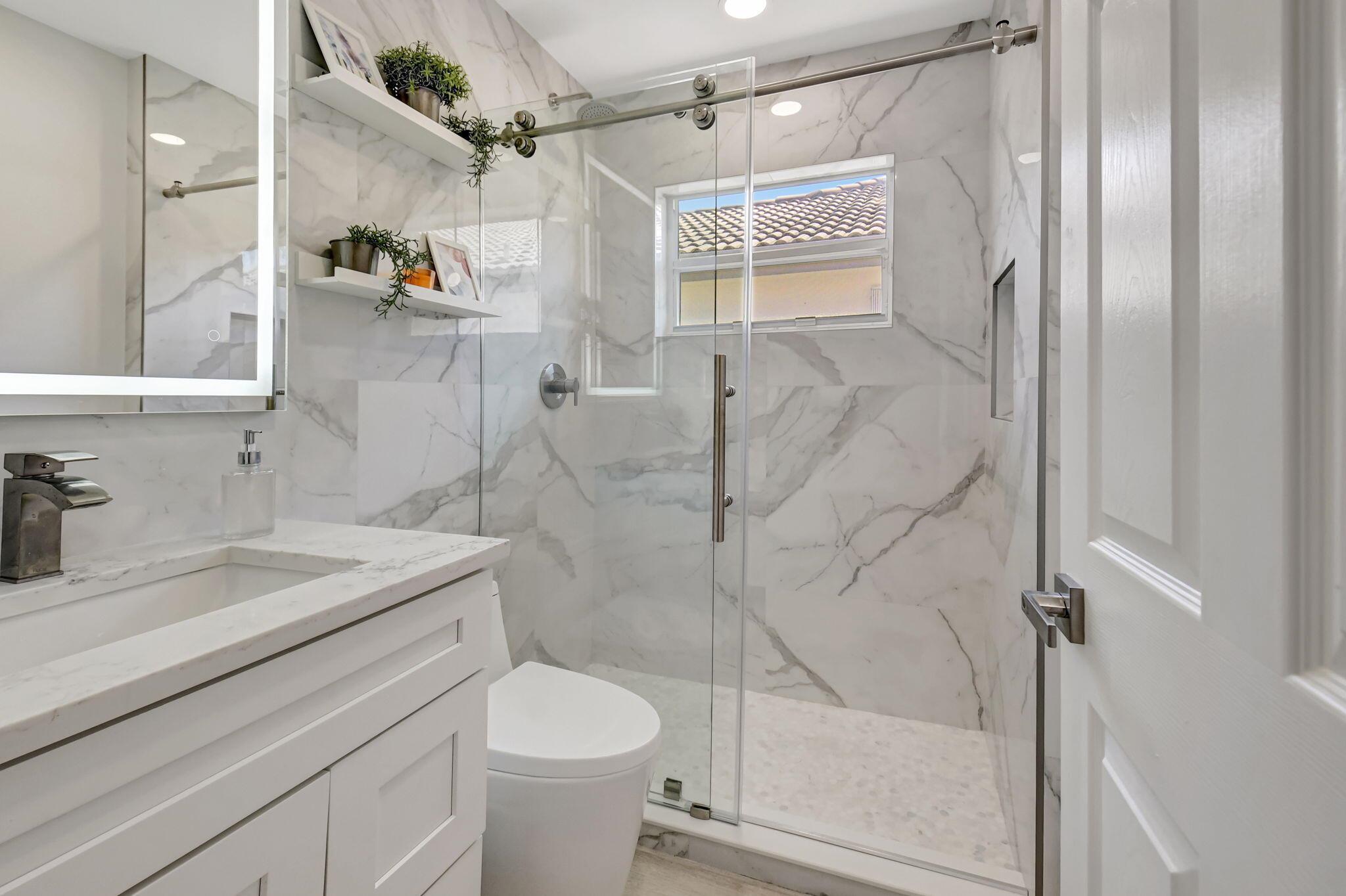 VALENCIA LAKES - Residential