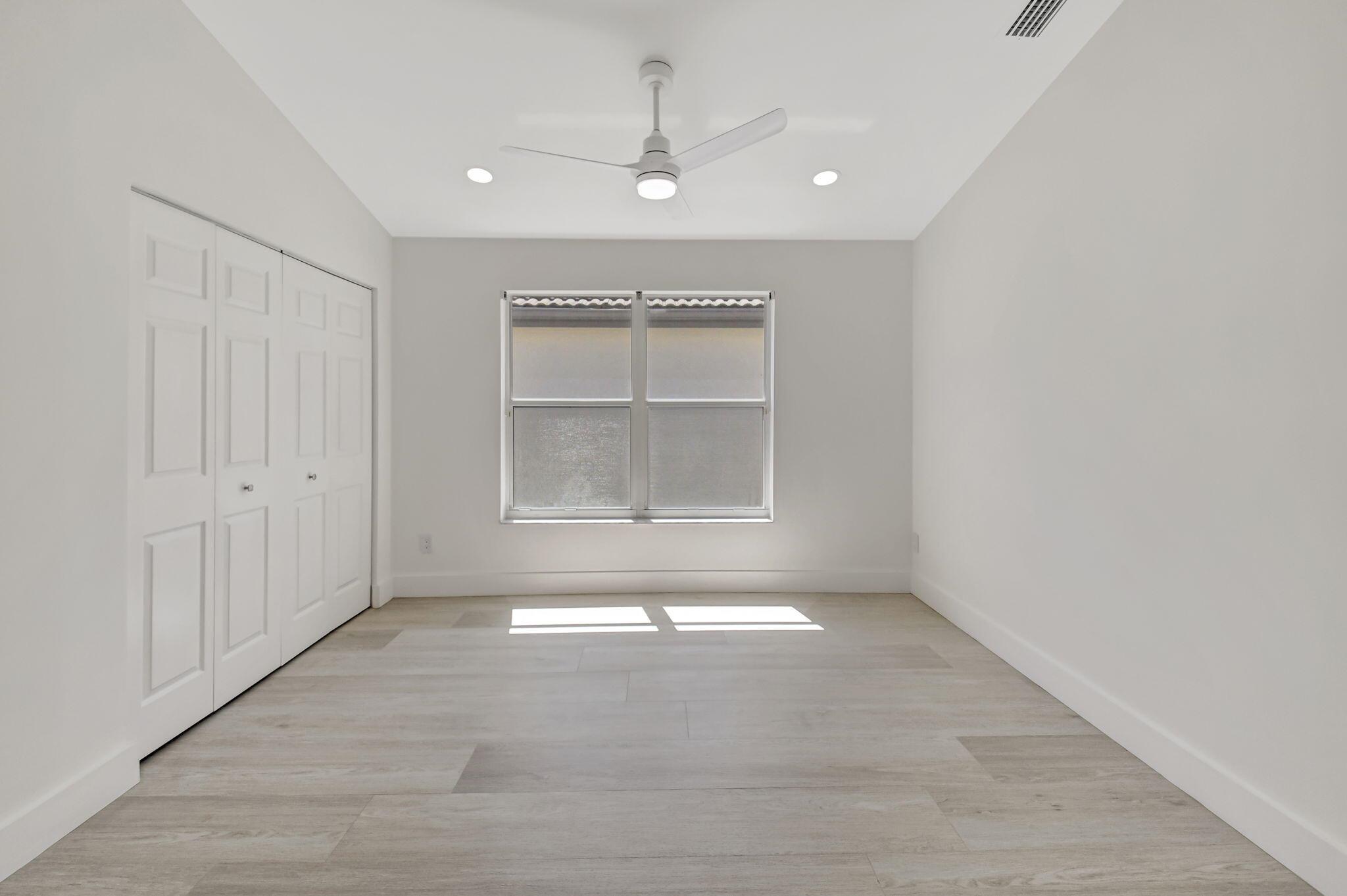 VALENCIA LAKES - Residential