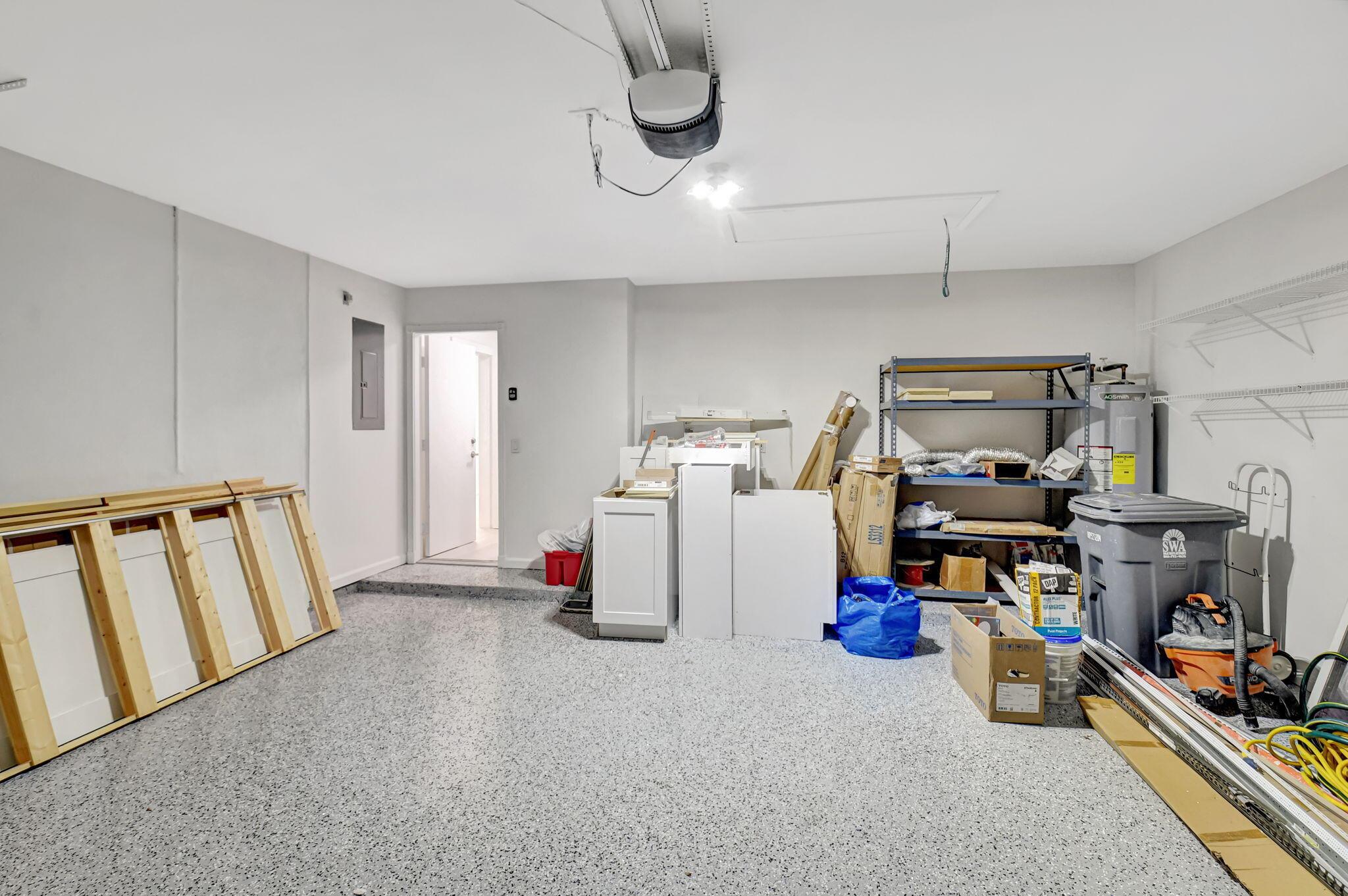 VALENCIA LAKES - Residential