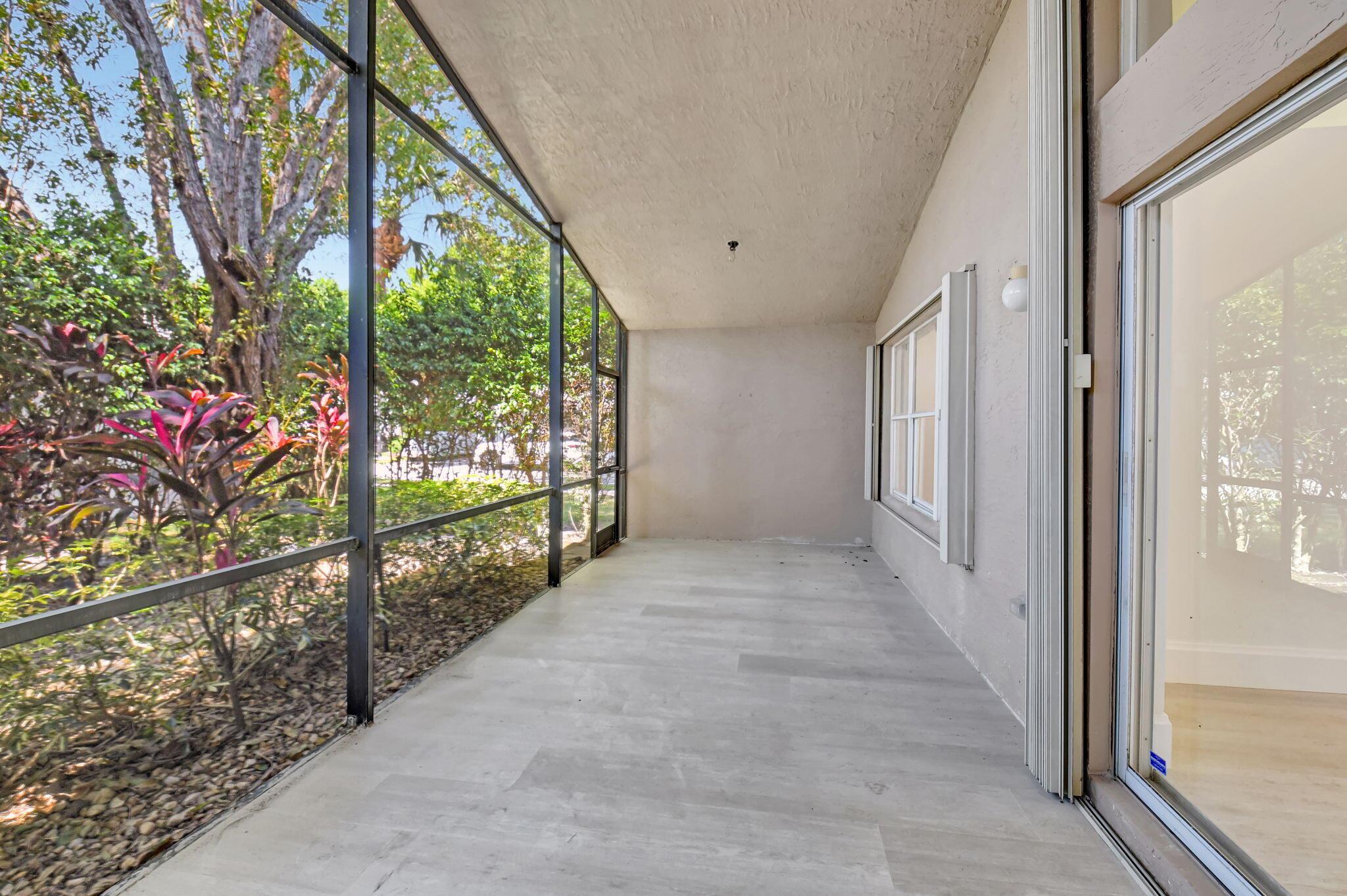 VALENCIA LAKES - Residential