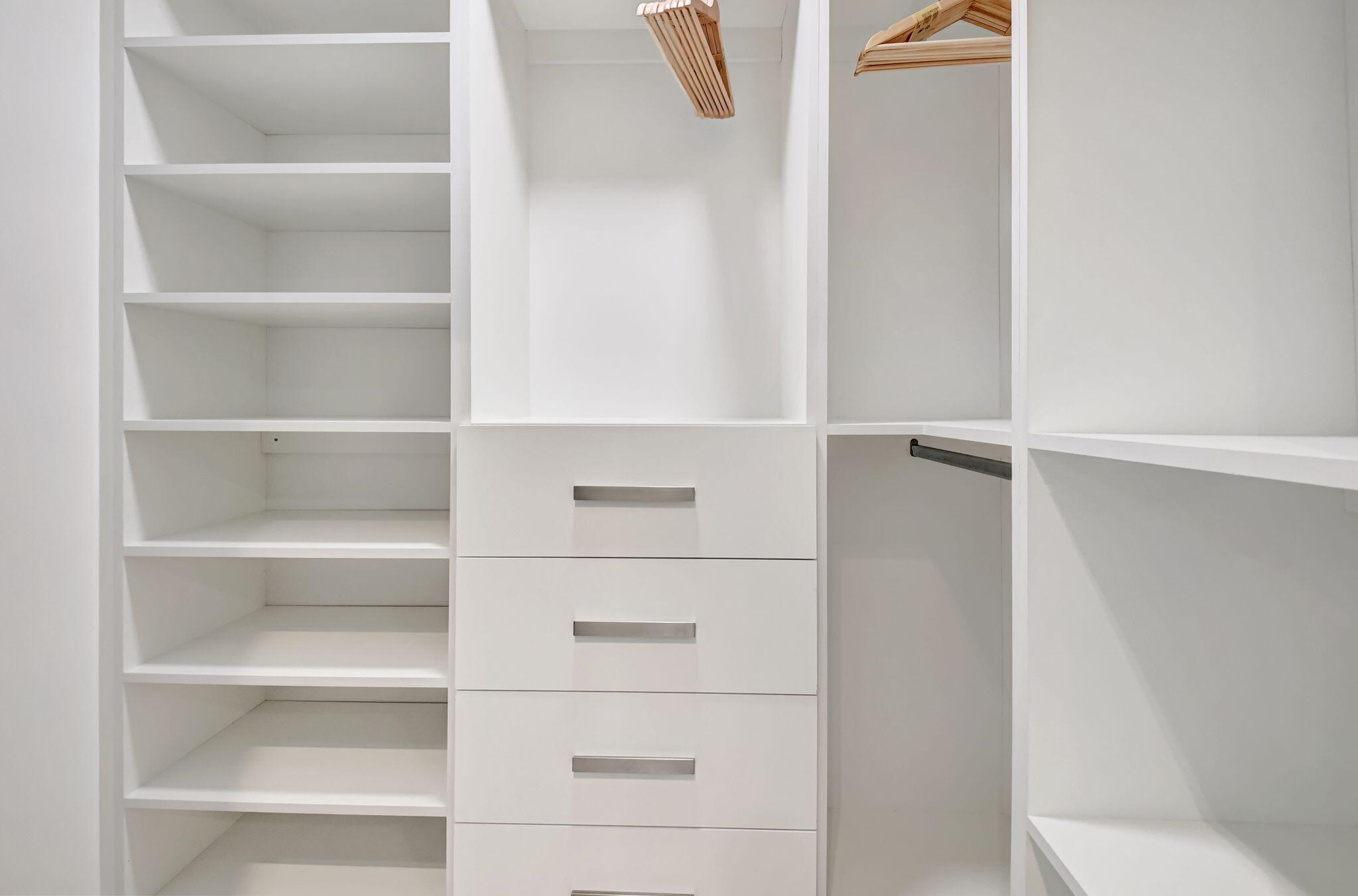 VALENCIA LAKES - Residential