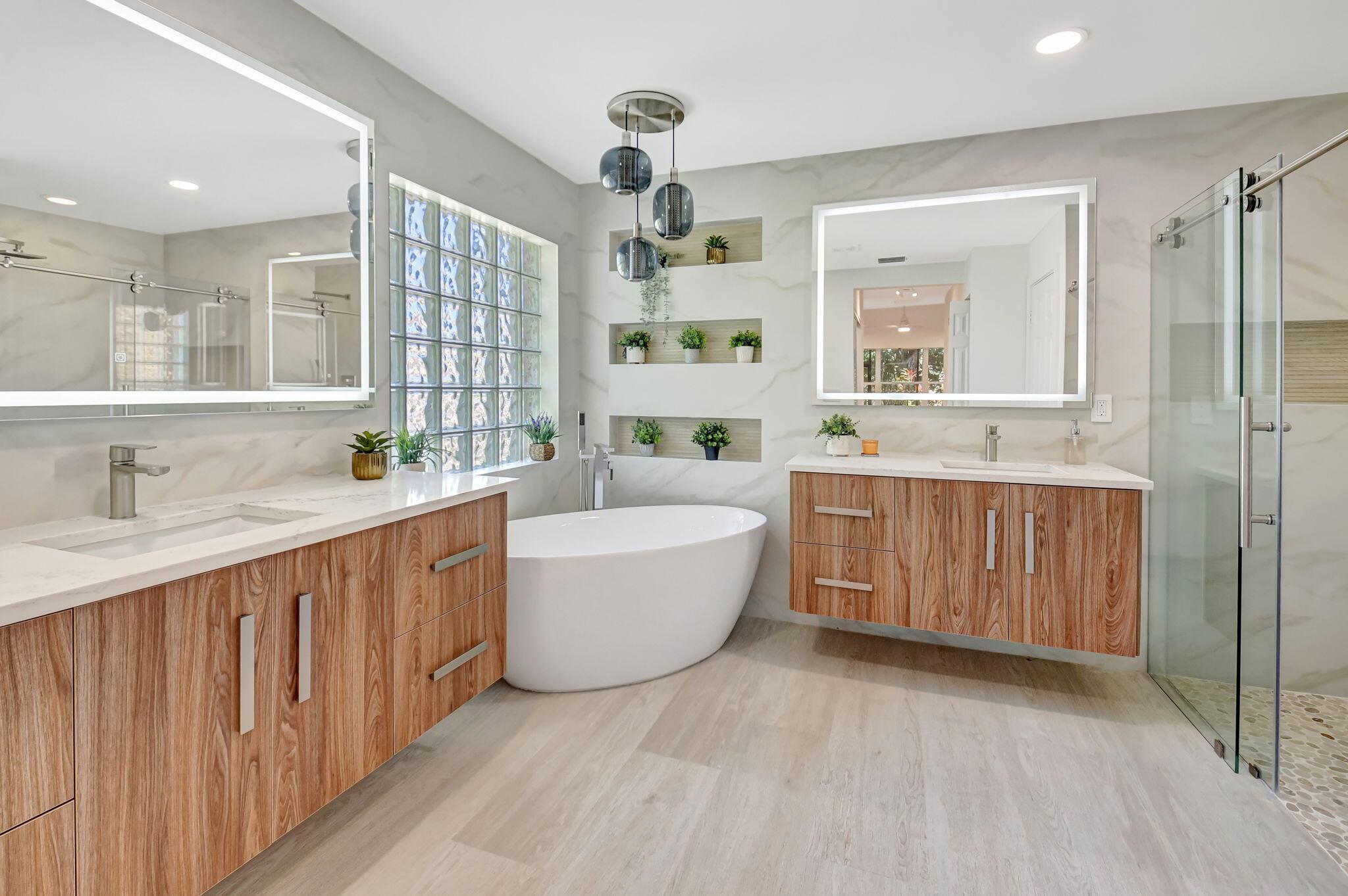 VALENCIA LAKES - Residential