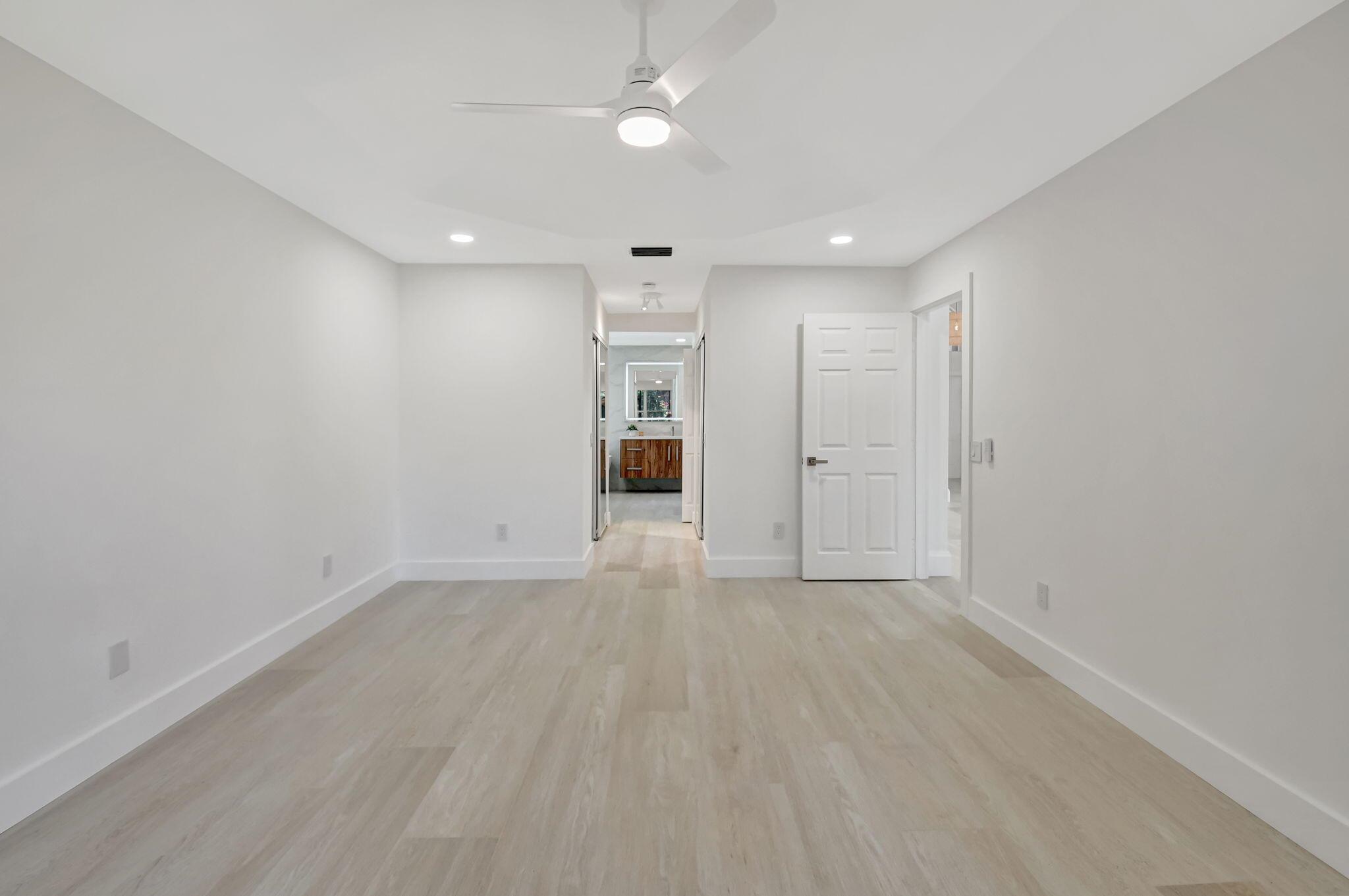 VALENCIA LAKES - Residential