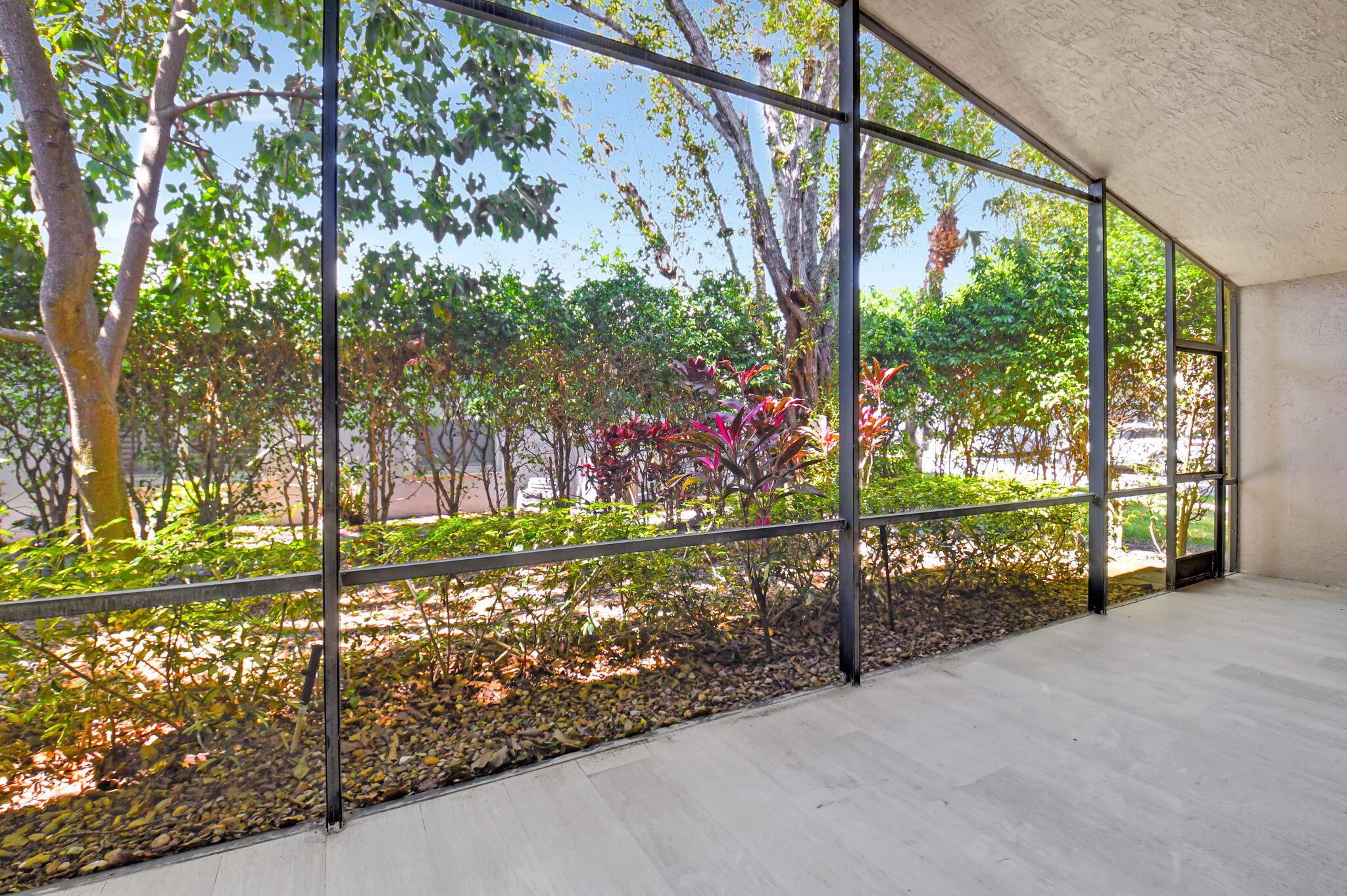 VALENCIA LAKES - Residential