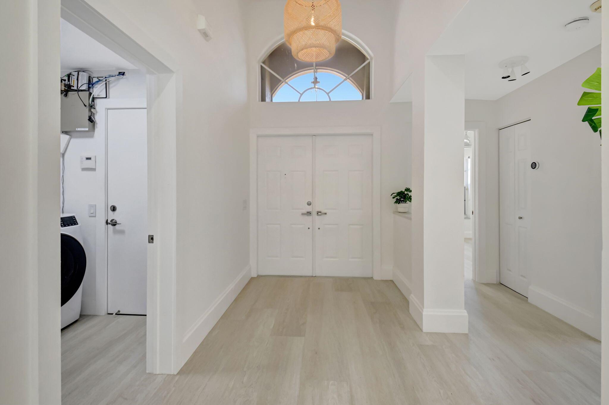 VALENCIA LAKES - Residential