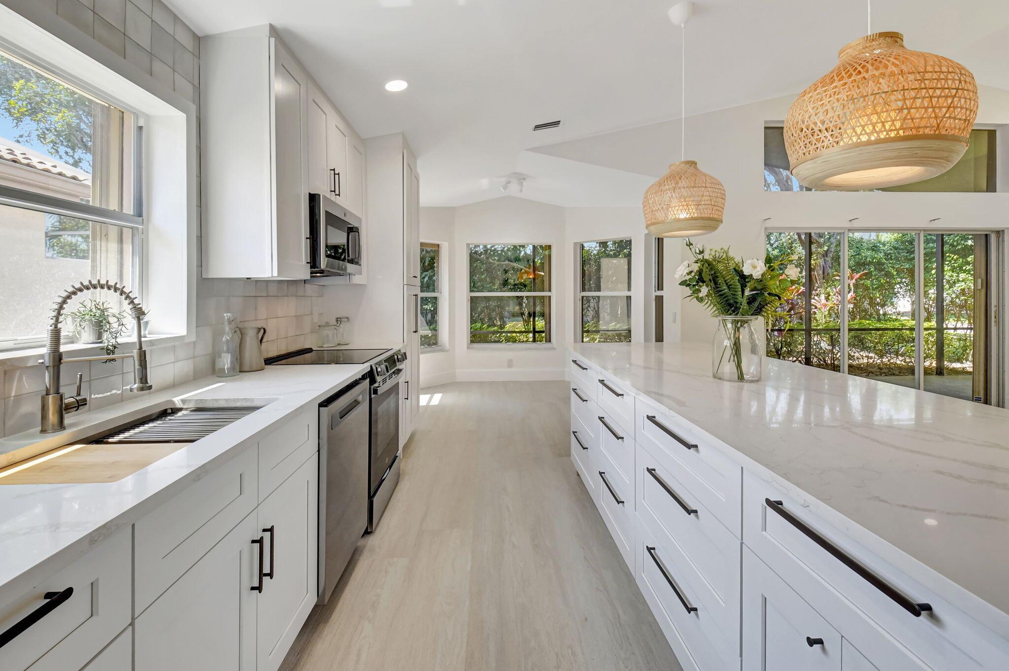 VALENCIA LAKES - Residential