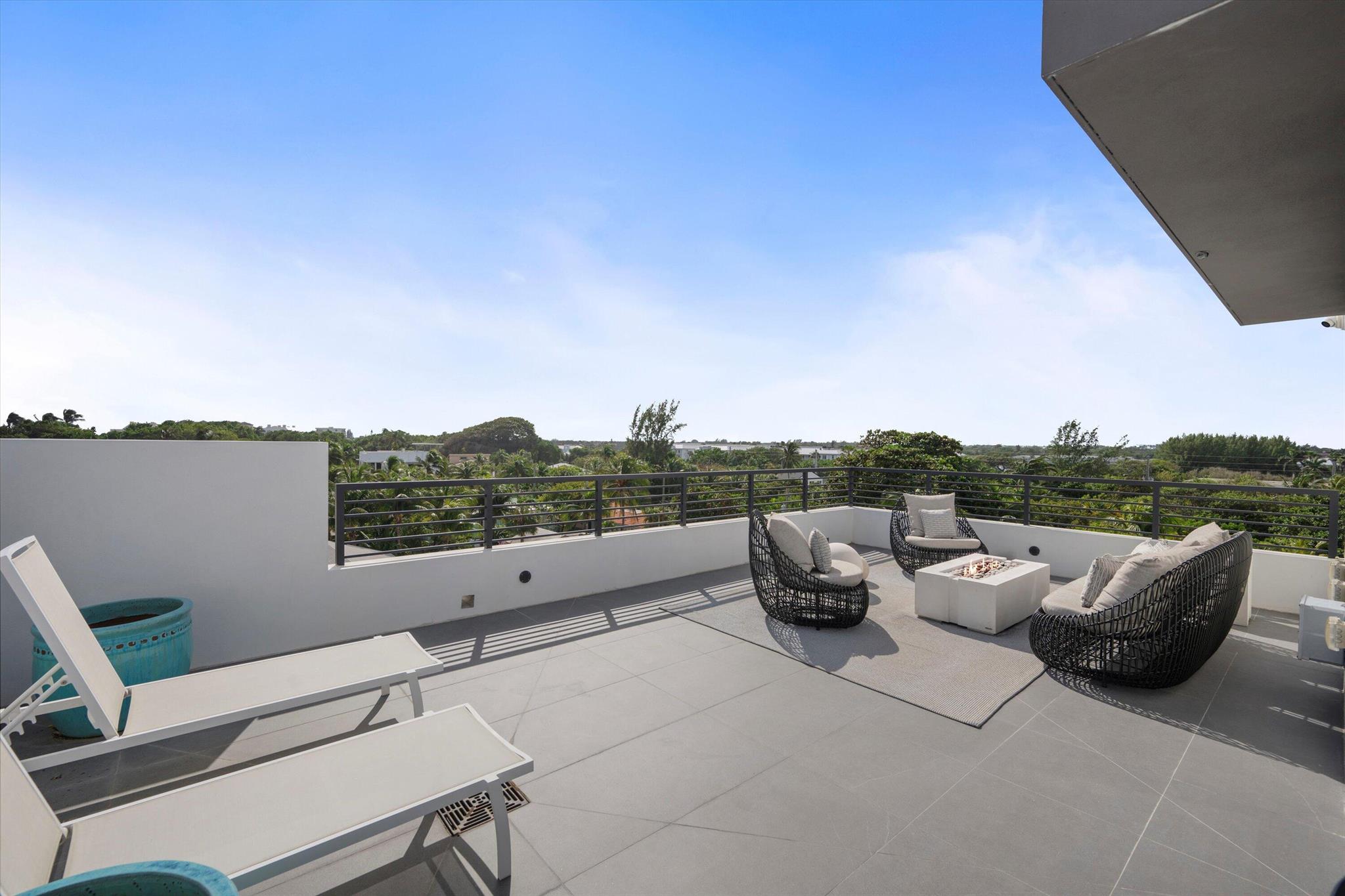 Gulf Stream Views - Residential