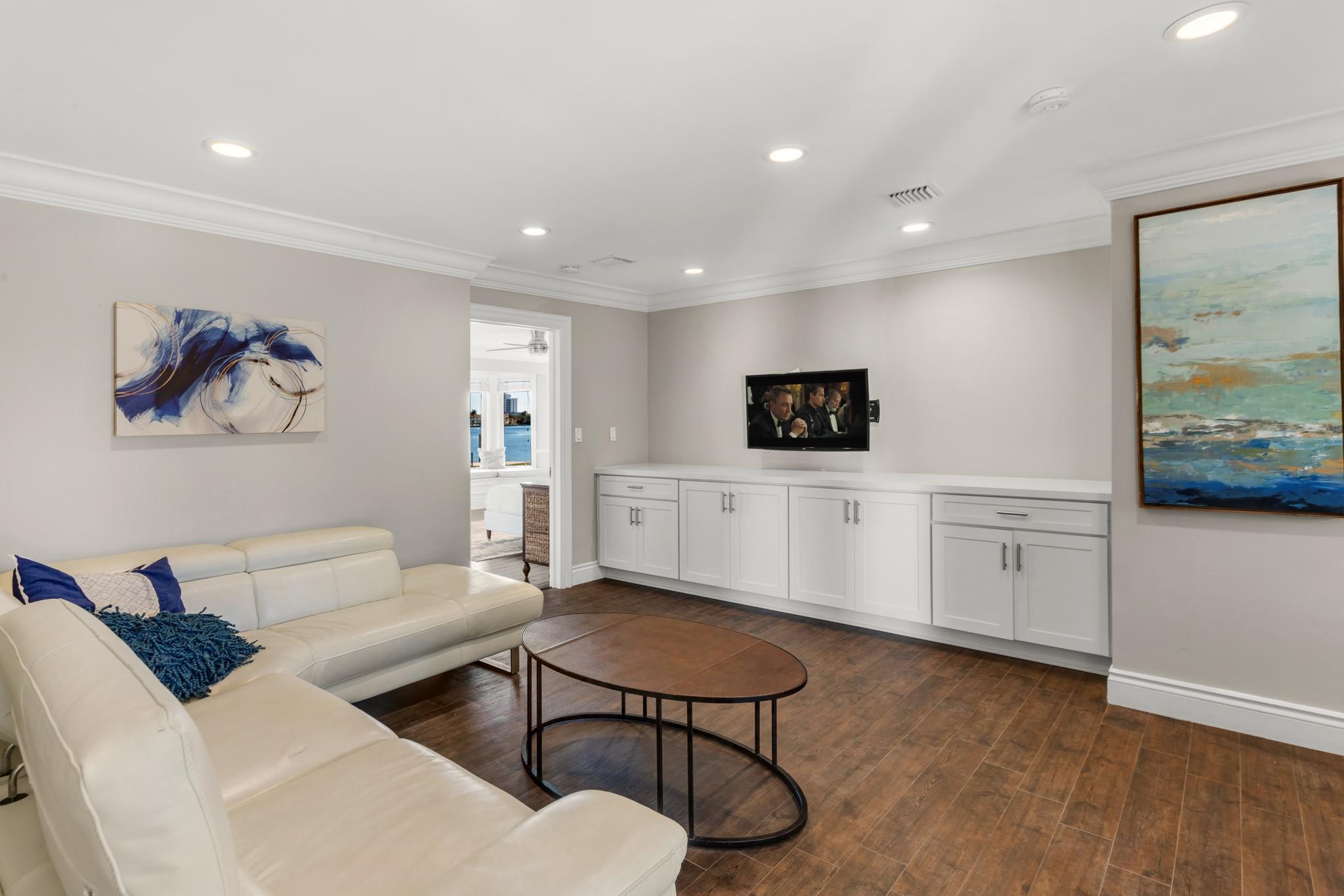 Merritt Isle 45-38 B - Residential