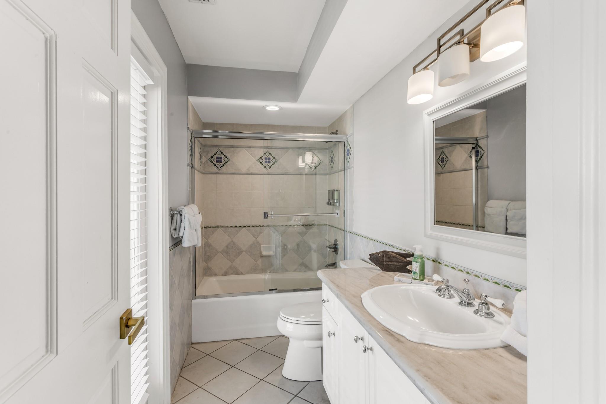 Merritt Isle 45-38 B - Residential