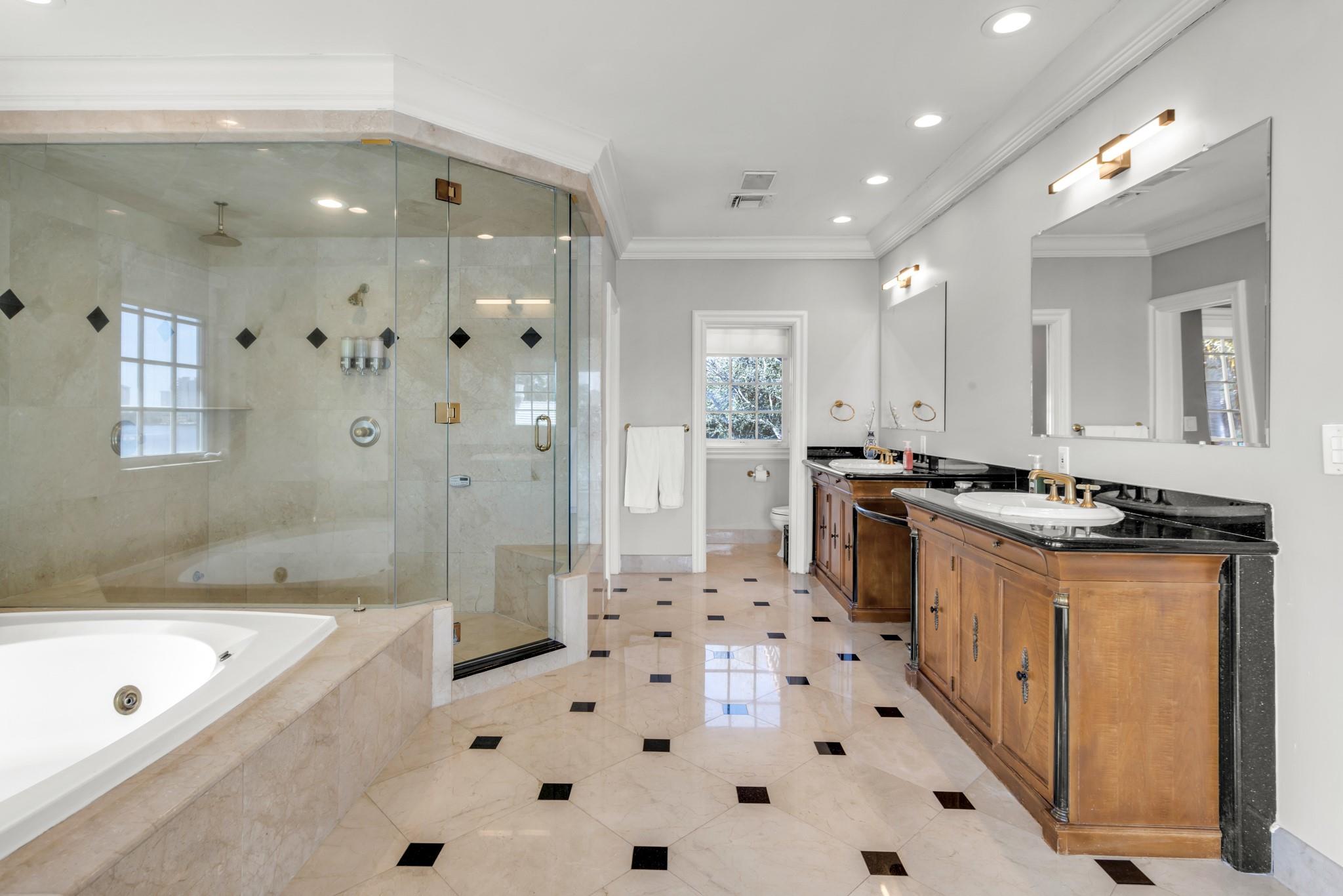 Merritt Isle 45-38 B - Residential