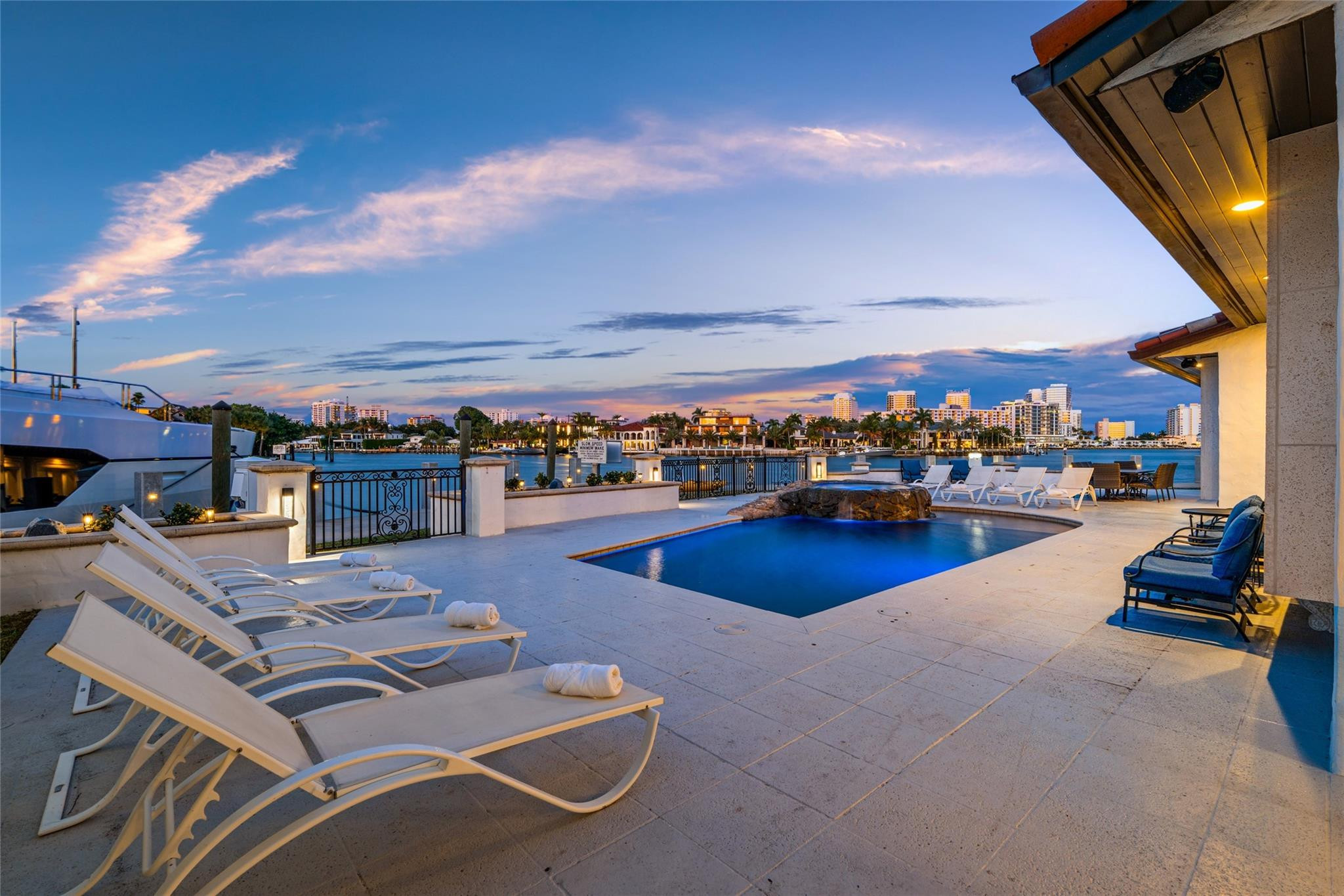 Merritt Isle 45-38 B - Residential