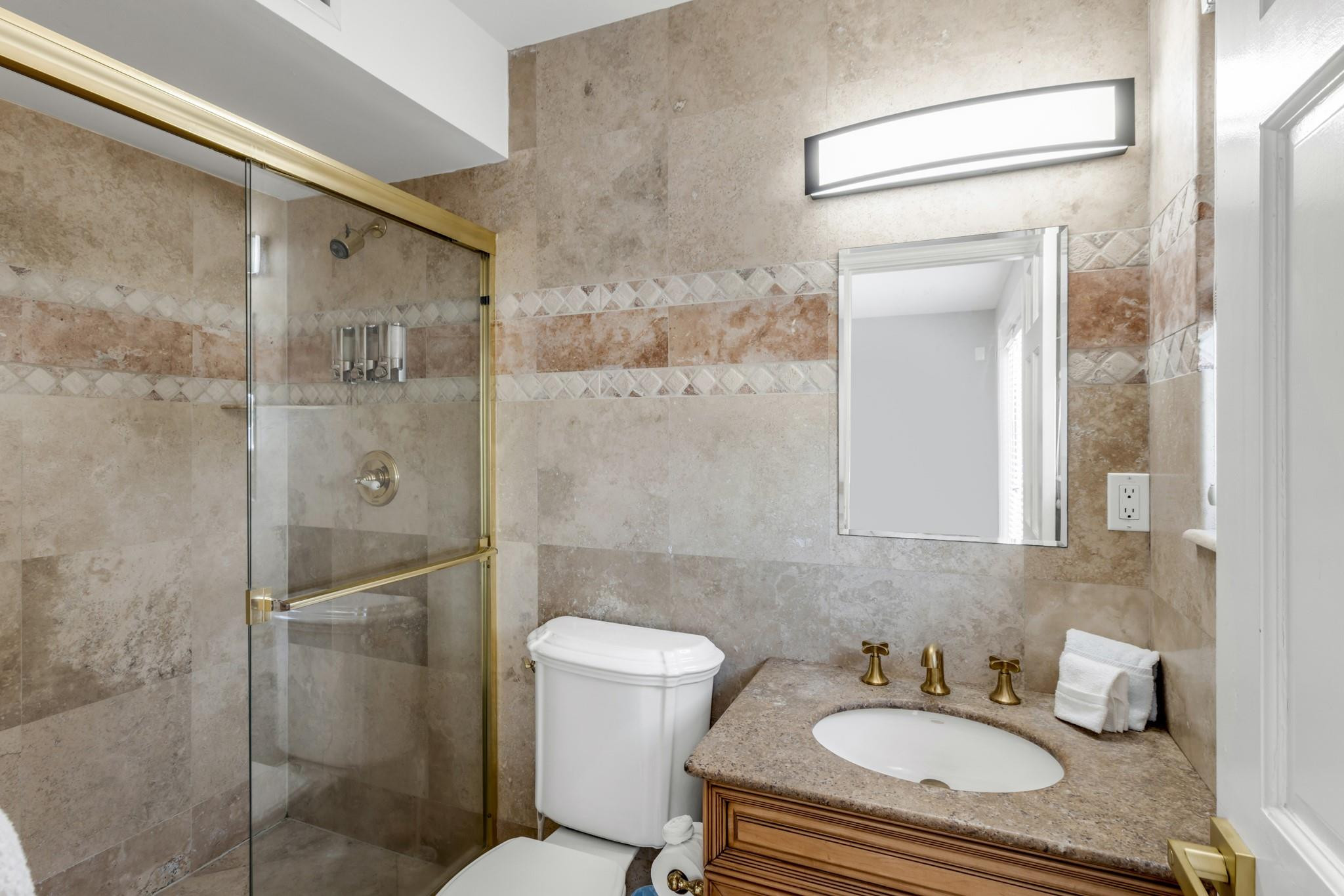 Merritt Isle 45-38 B - Residential