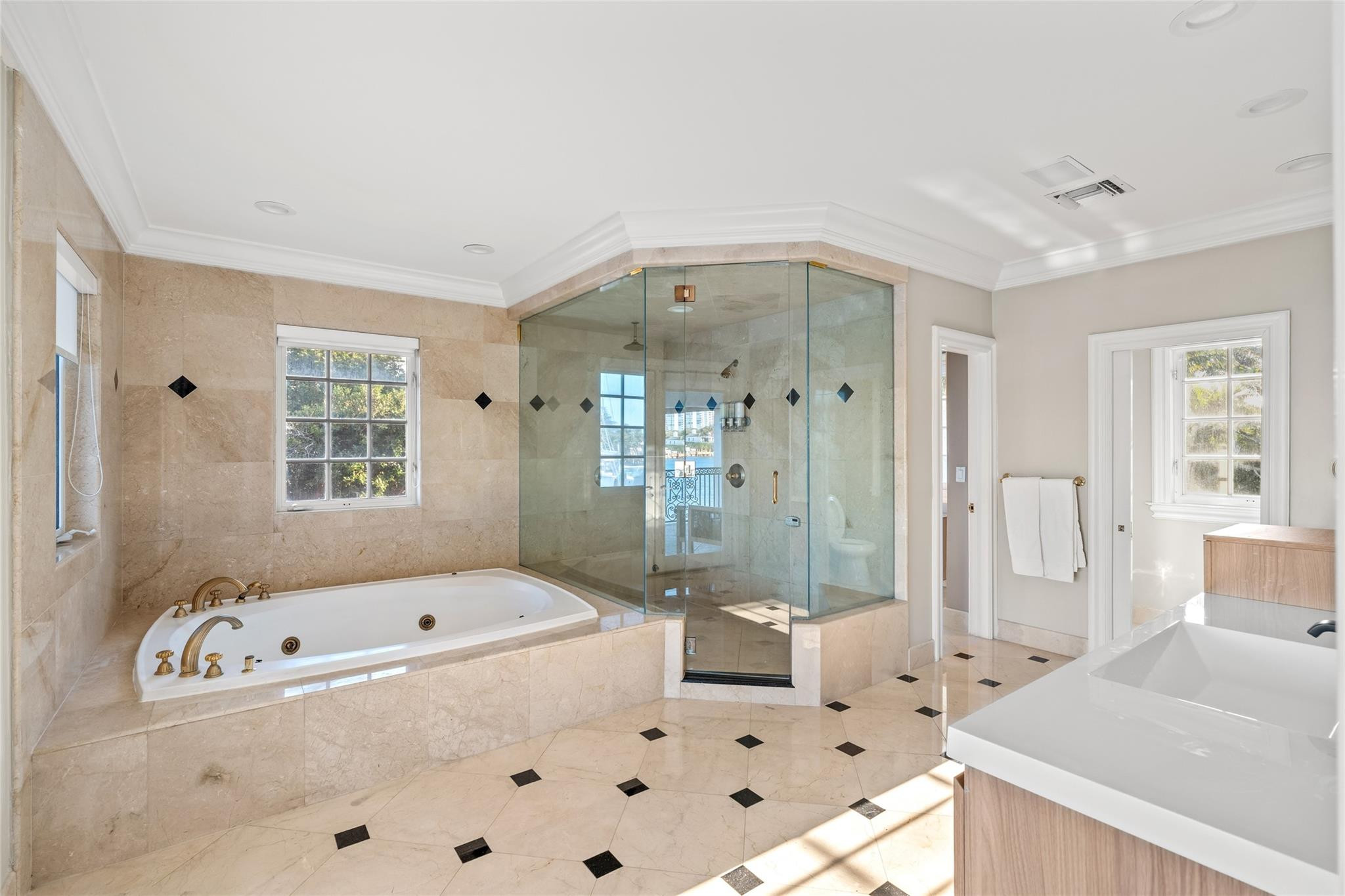 Merritt Isle 45-38 B - Residential